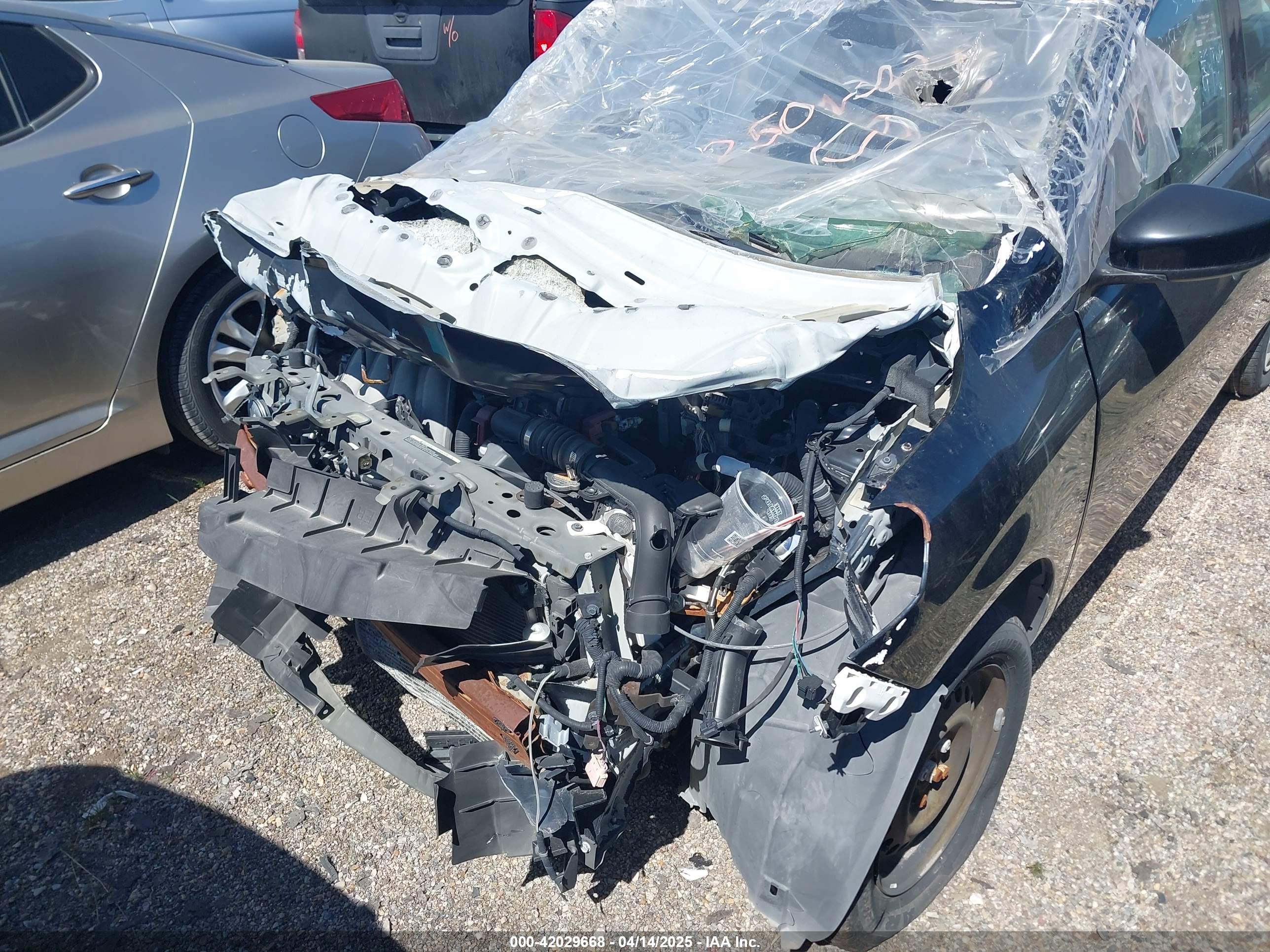 NISSAN VERSA image 6