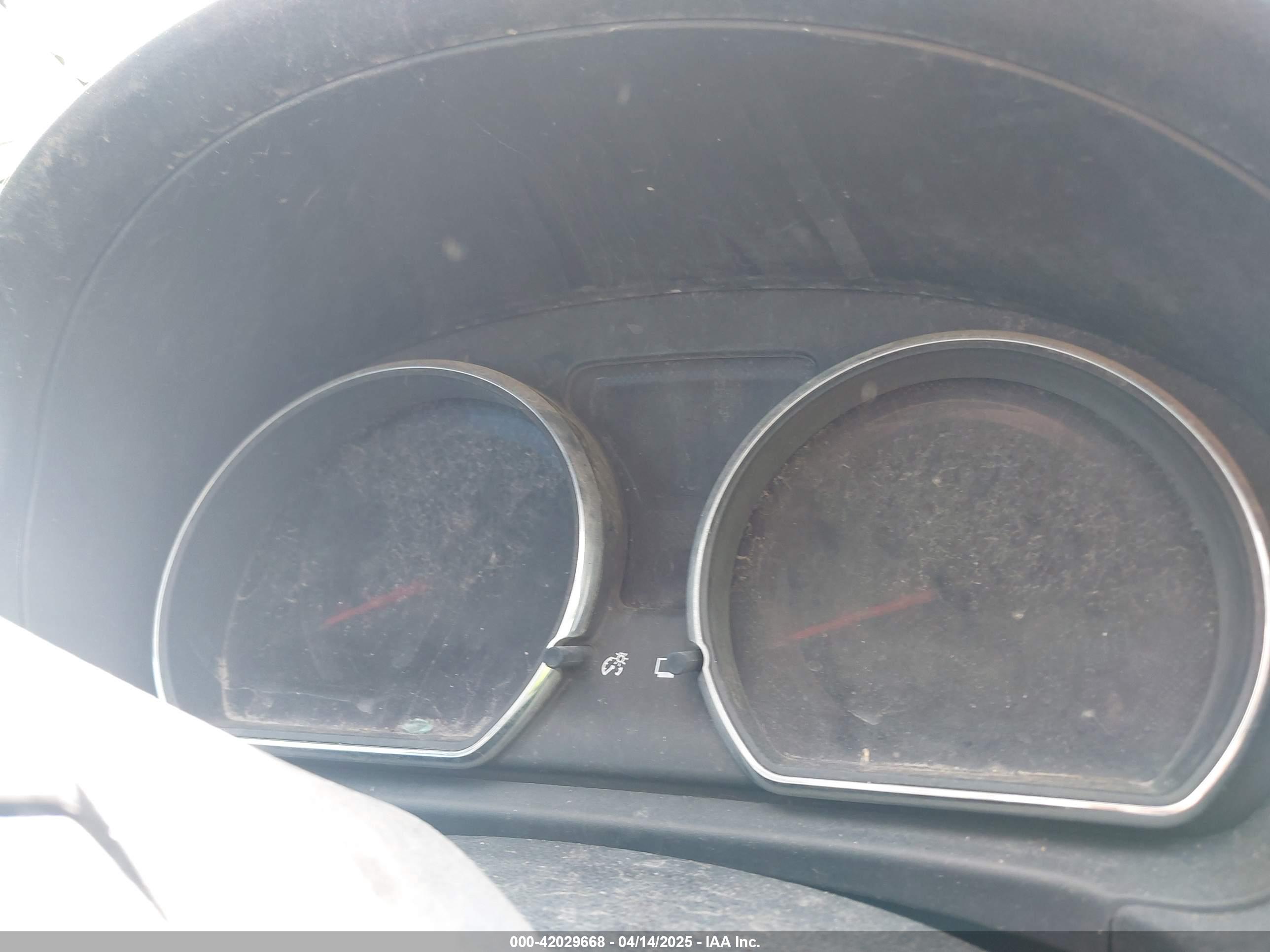 NISSAN VERSA image 7