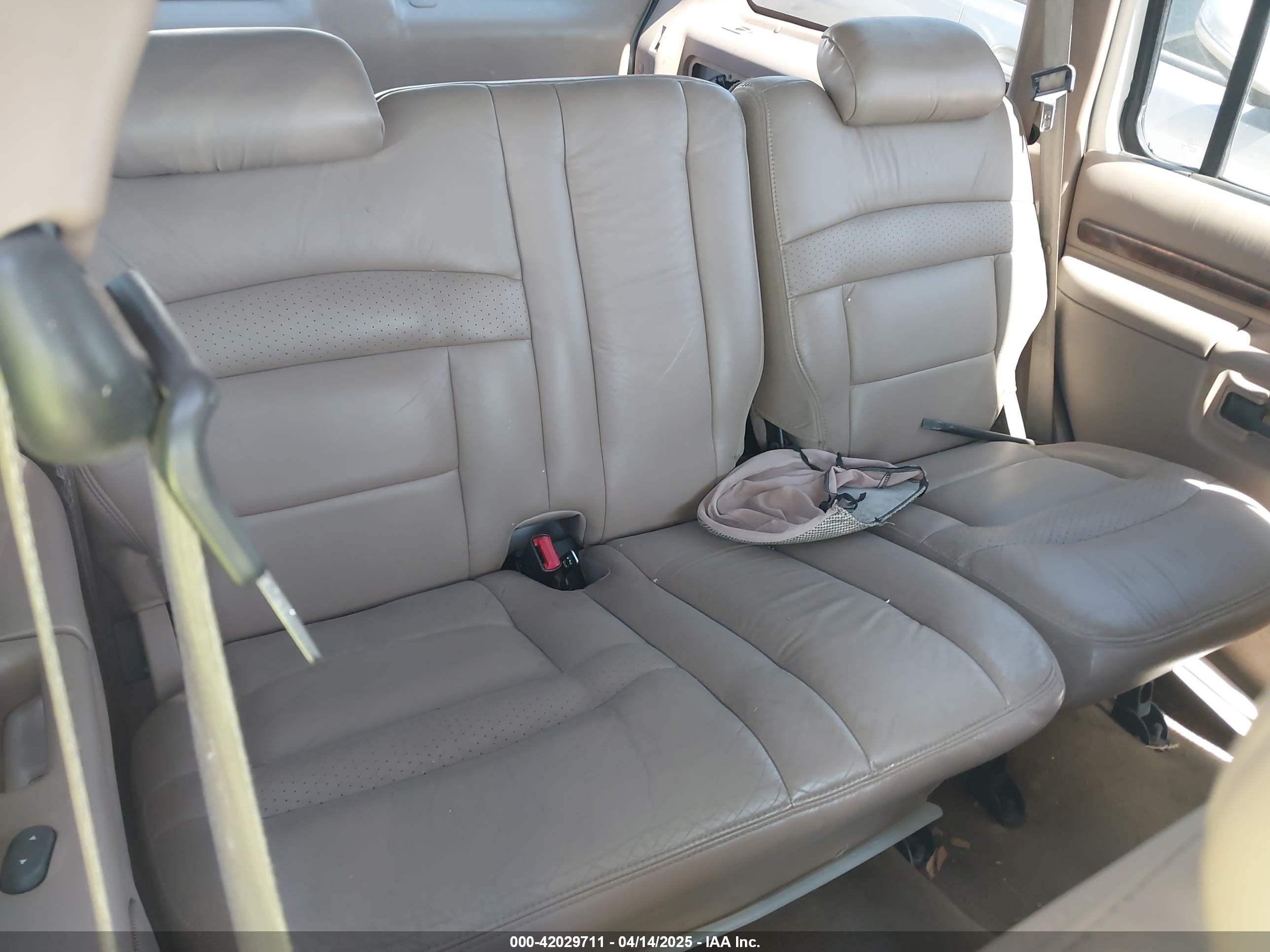 FORD EXPLORER image 8