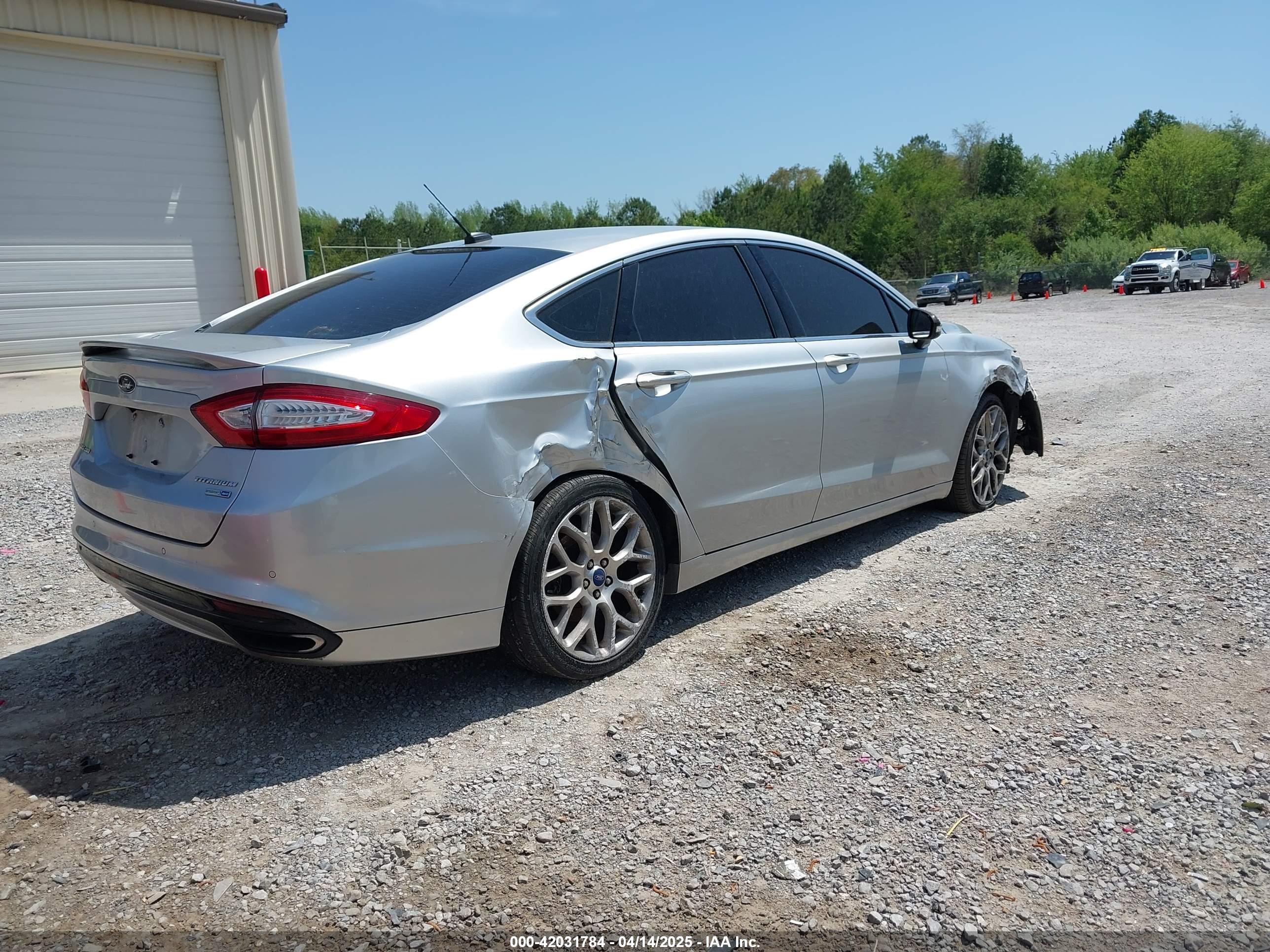 FORD FUSION image 4