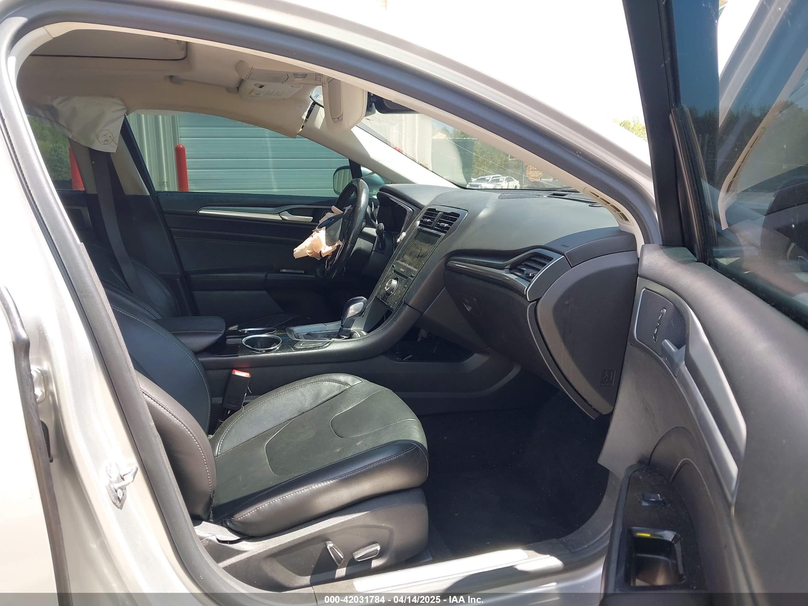 FORD FUSION image 5