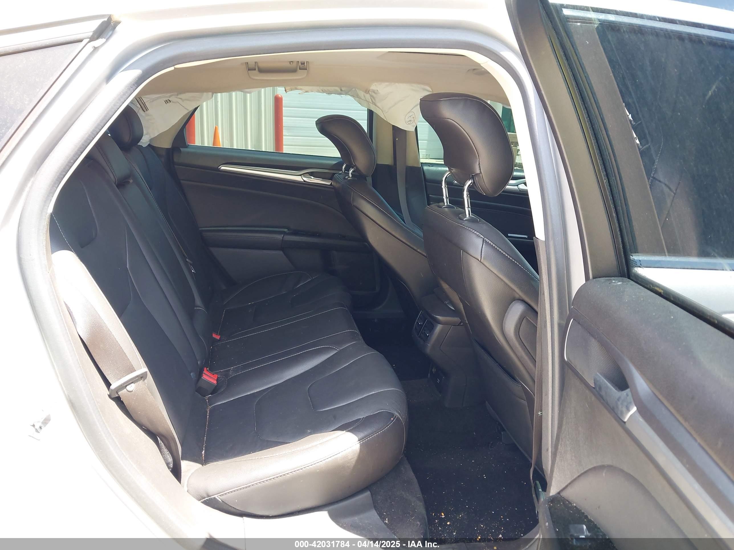 FORD FUSION image 8