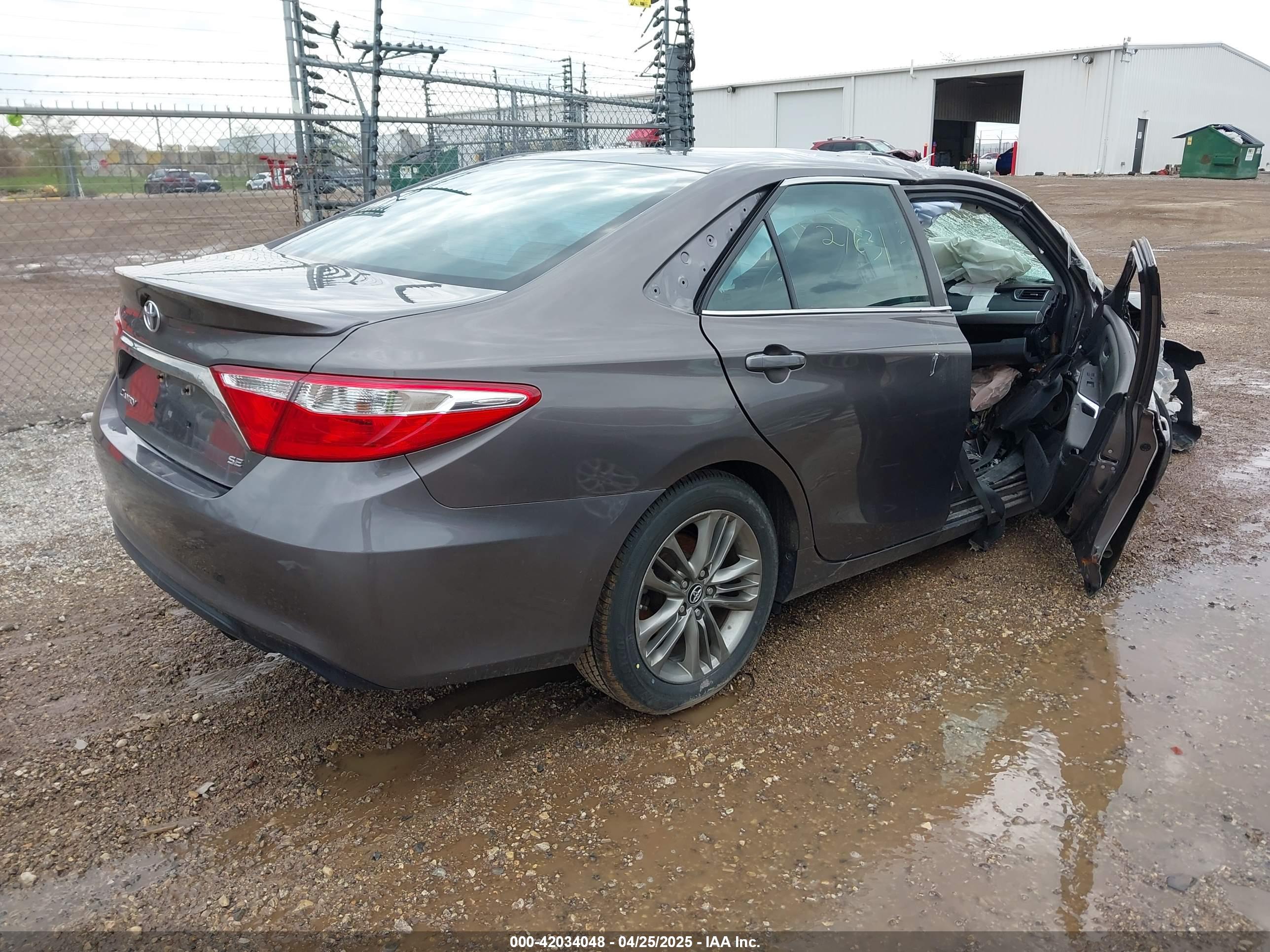 TOYOTA CAMRY image 4