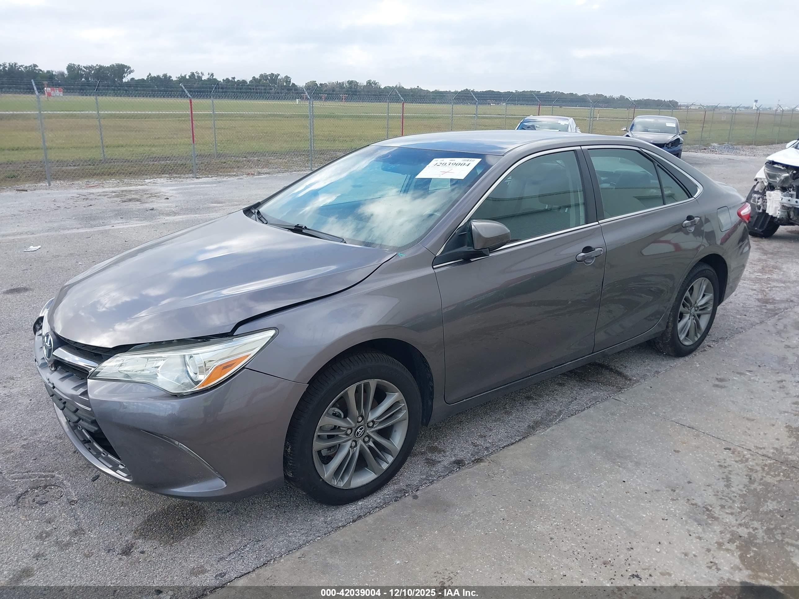 TOYOTA CAMRY image 2