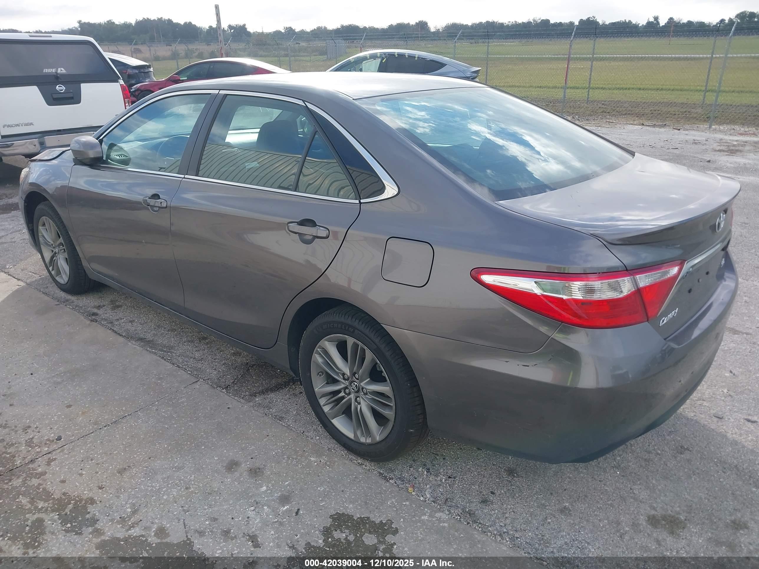 TOYOTA CAMRY image 3