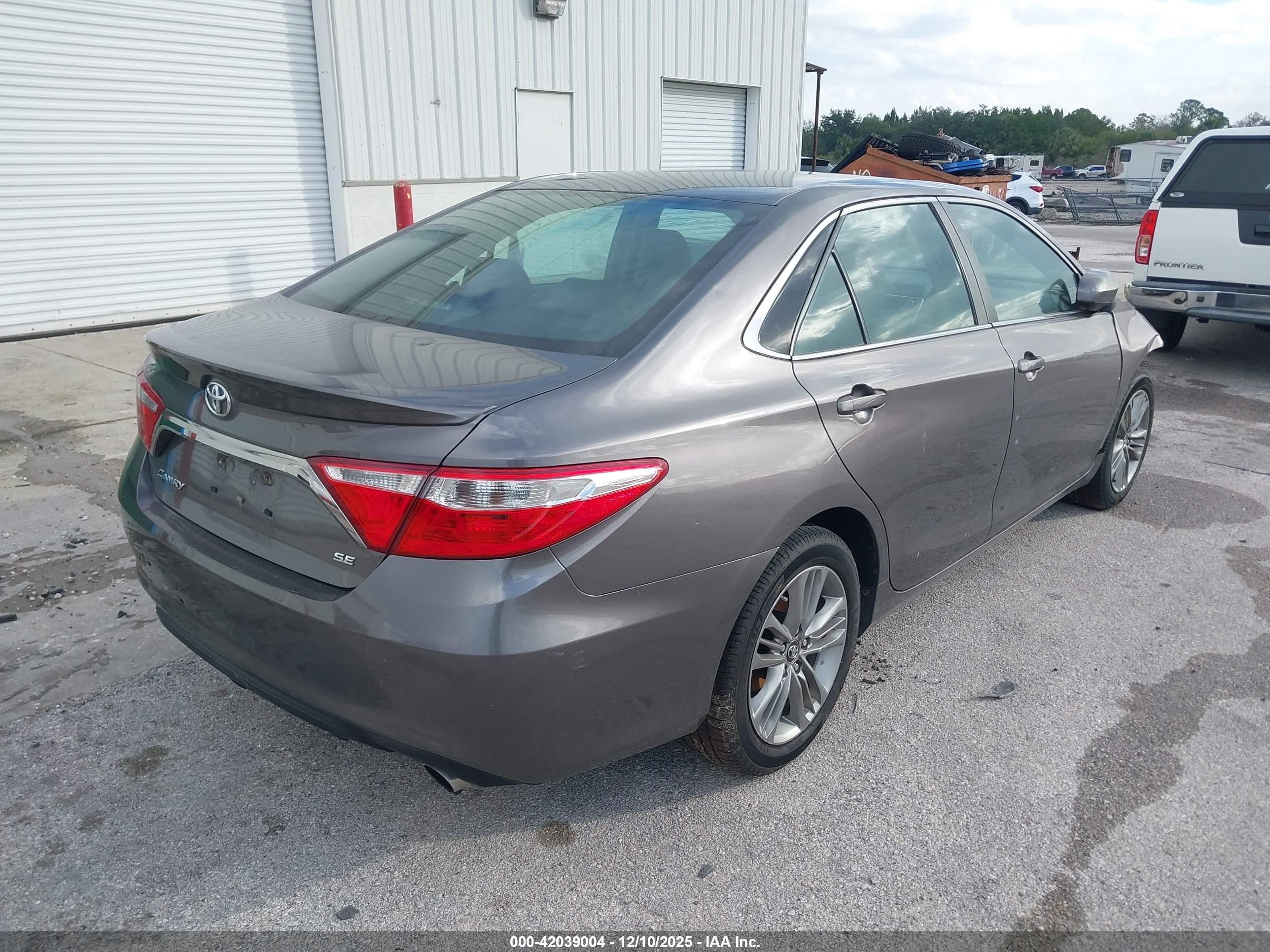 TOYOTA CAMRY image 4