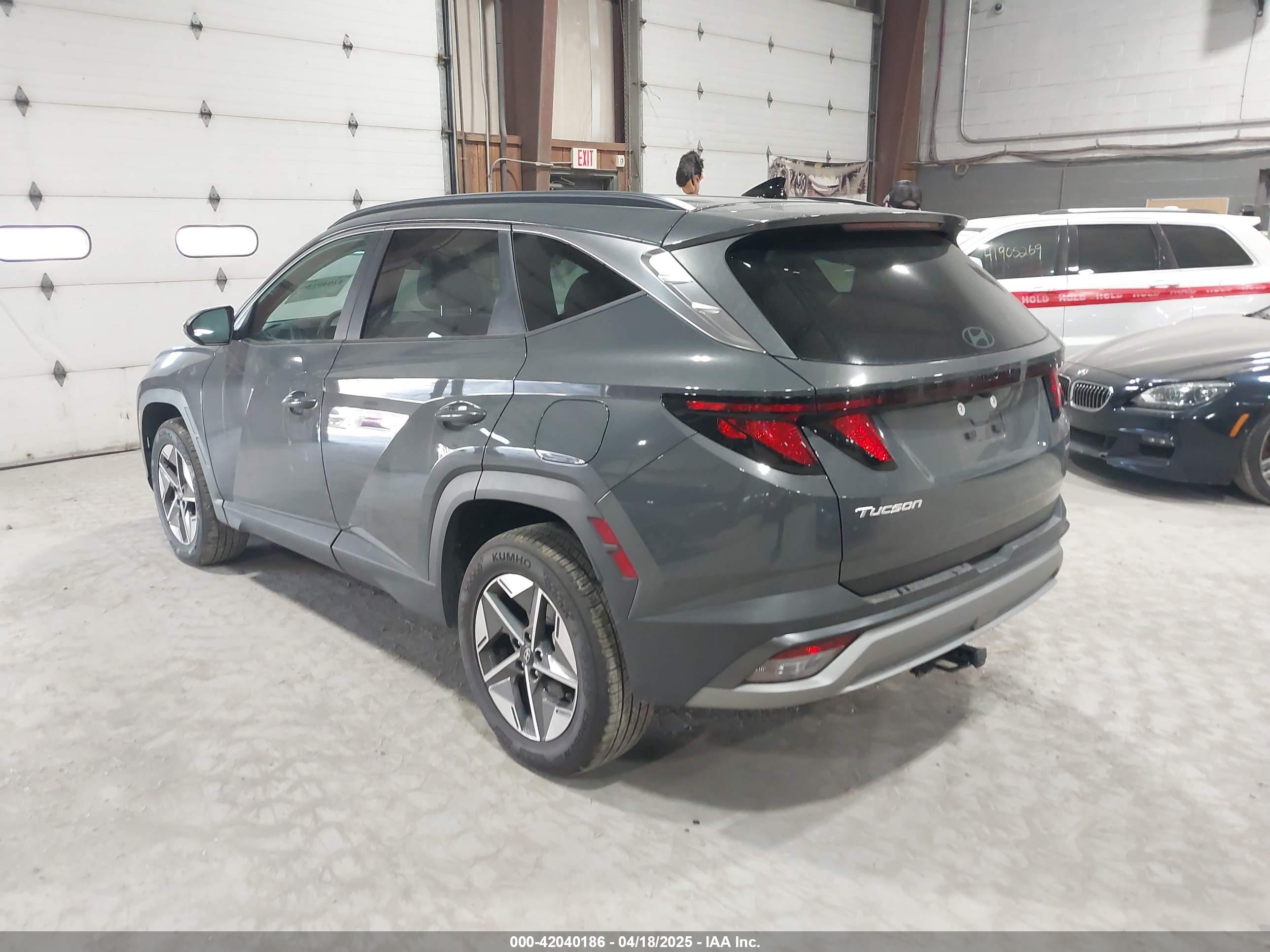 HYUNDAI TUCSON image 3