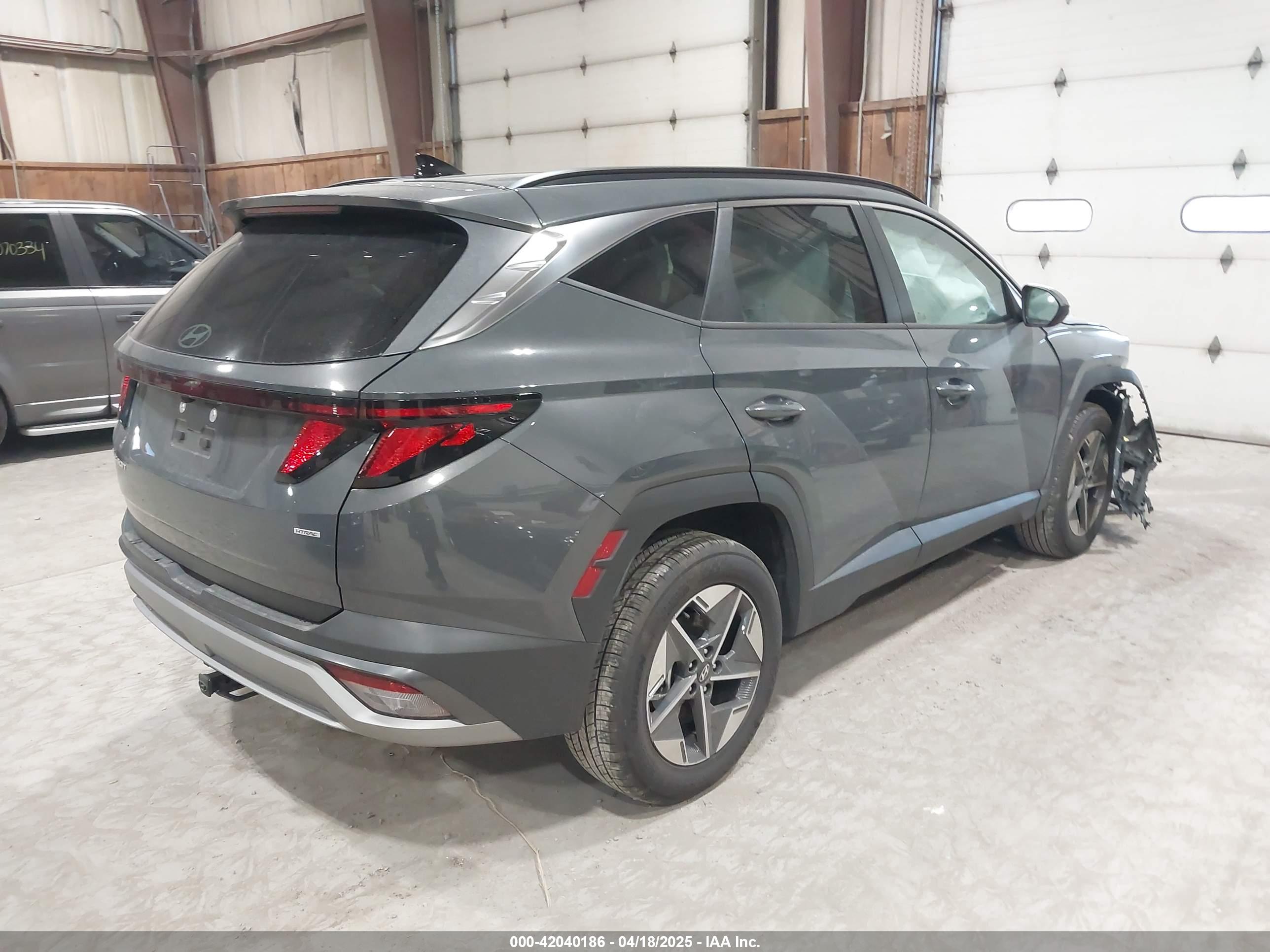 HYUNDAI TUCSON image 4