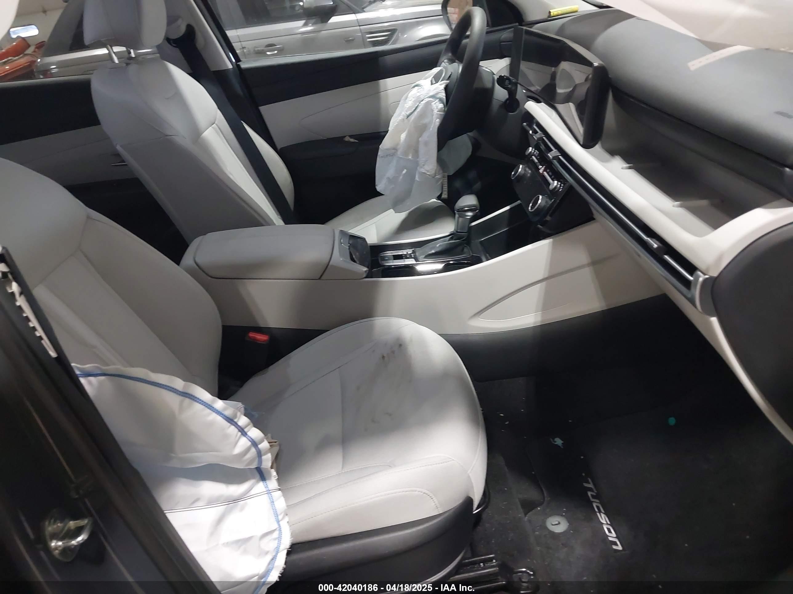 HYUNDAI TUCSON image 5