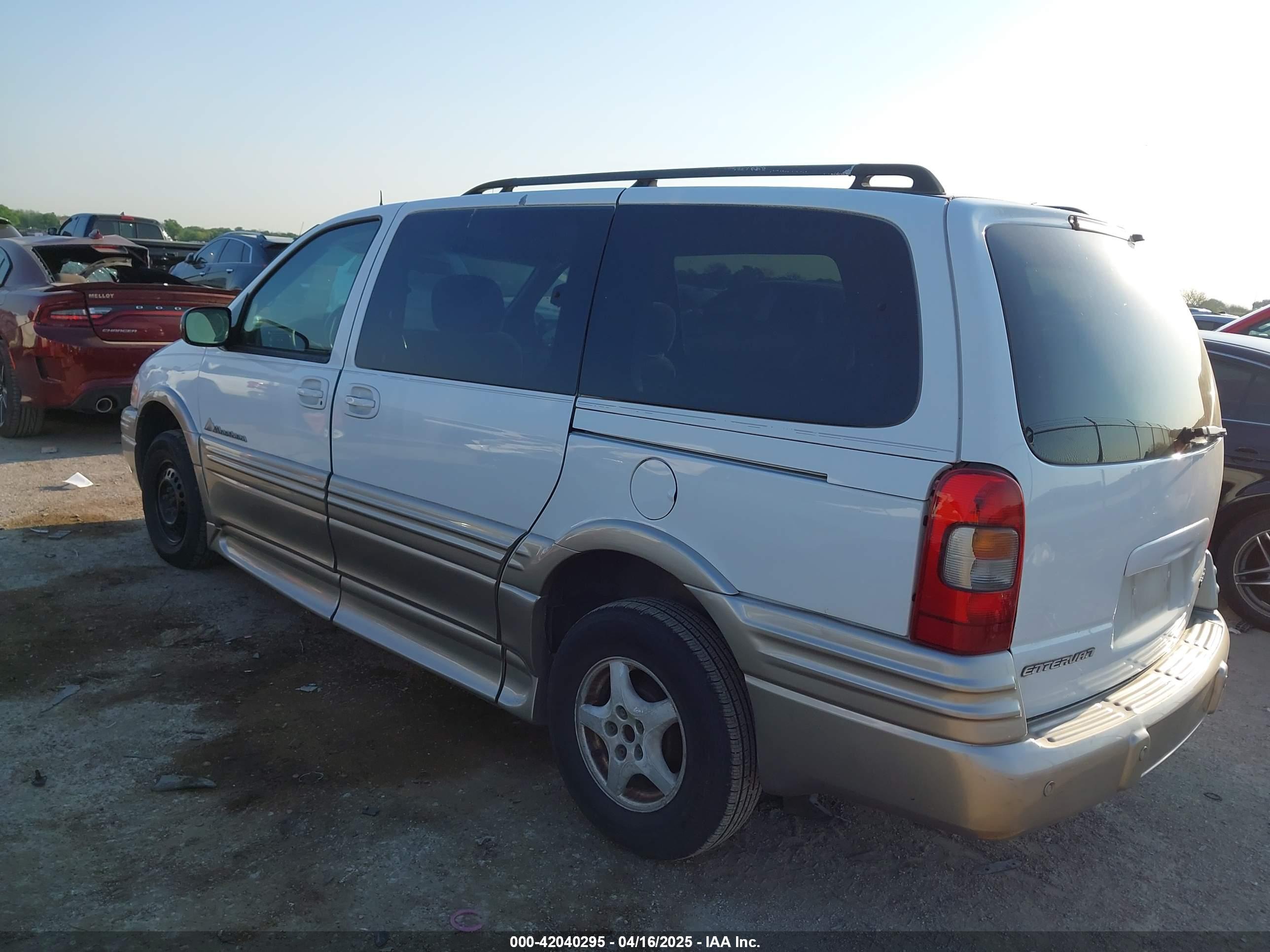 PONTIAC MONTANA image 3