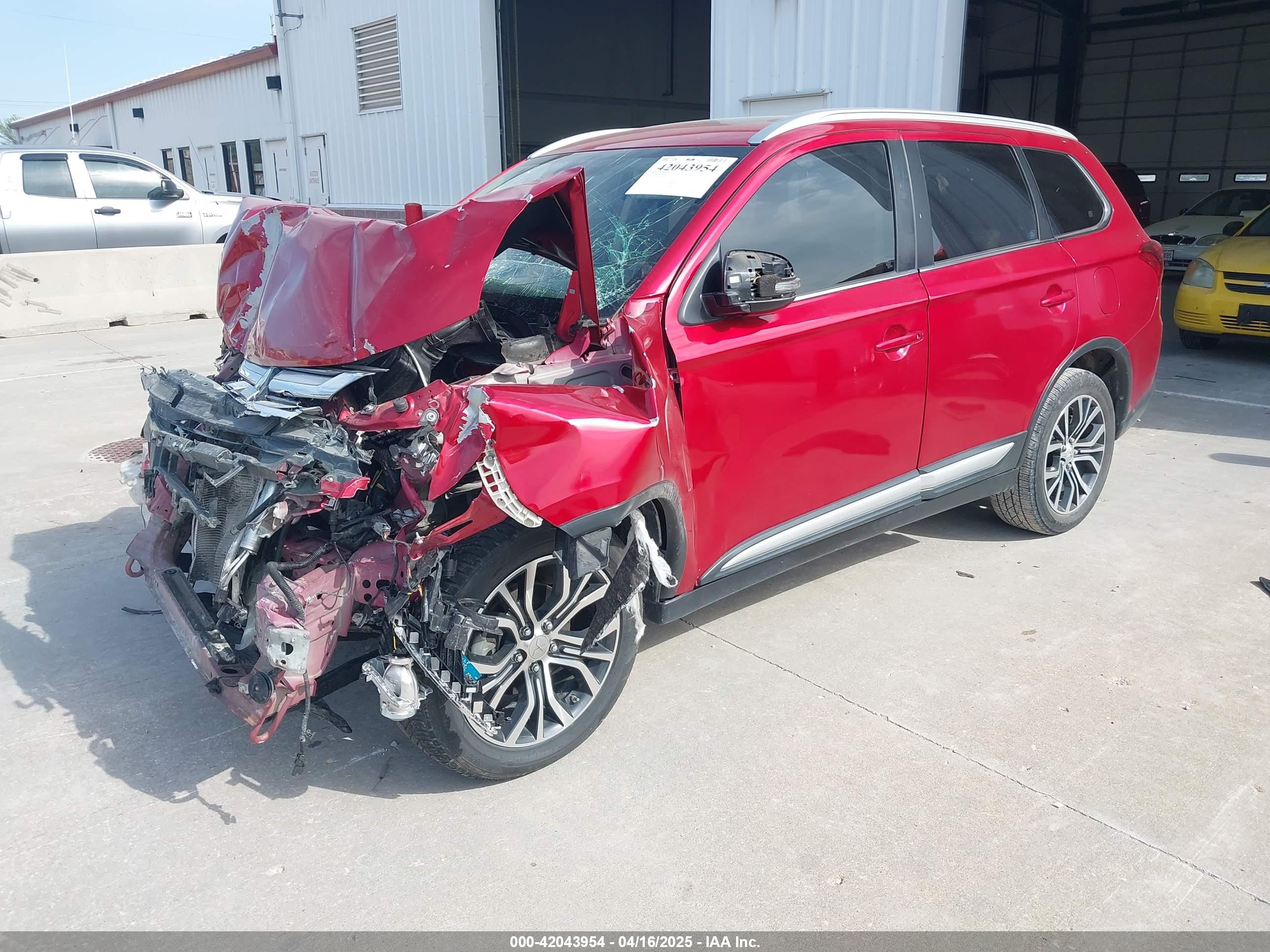 MITSUBISHI OUTLANDER image 2