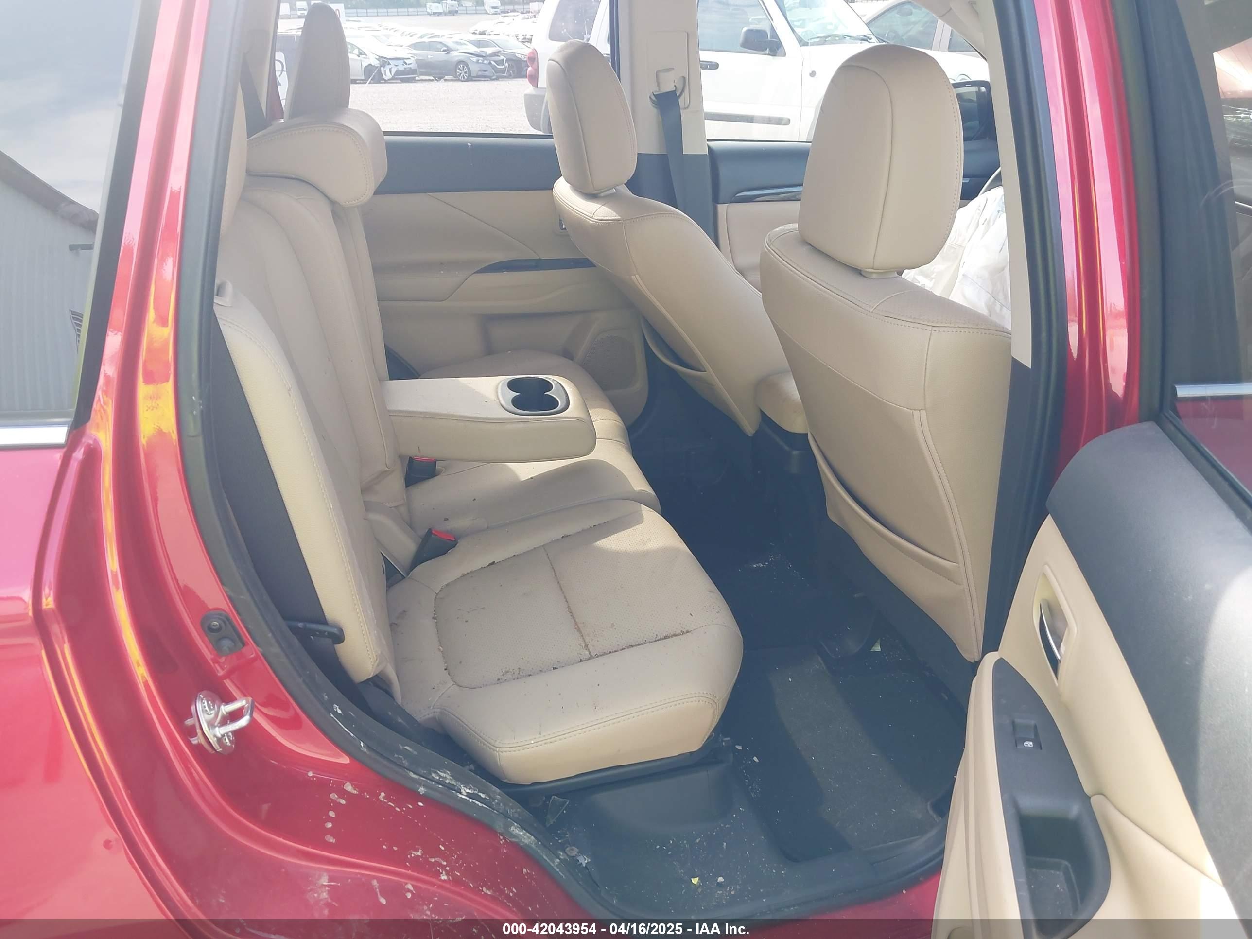 MITSUBISHI OUTLANDER image 8