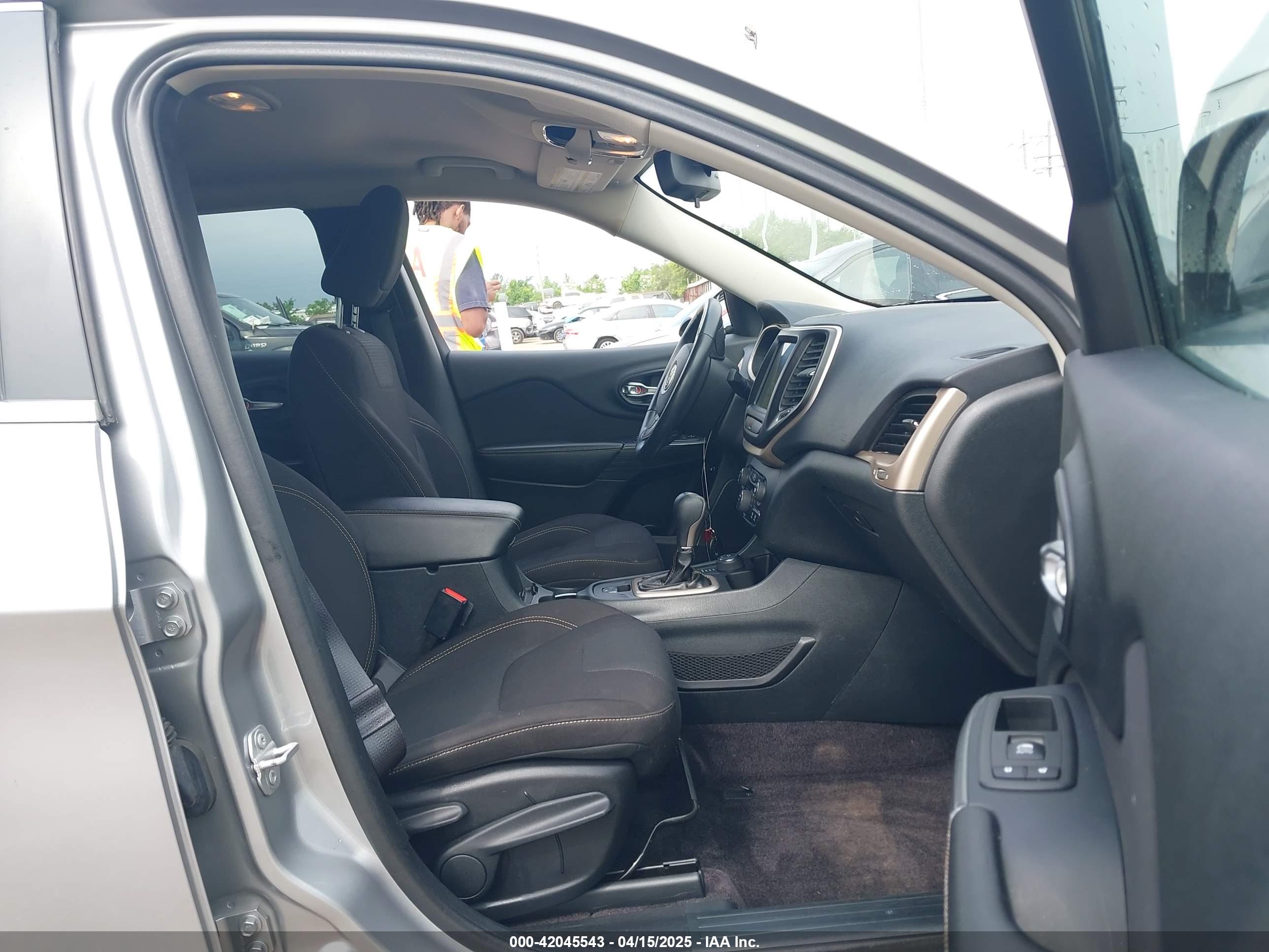 JEEP CHEROKEE image 5
