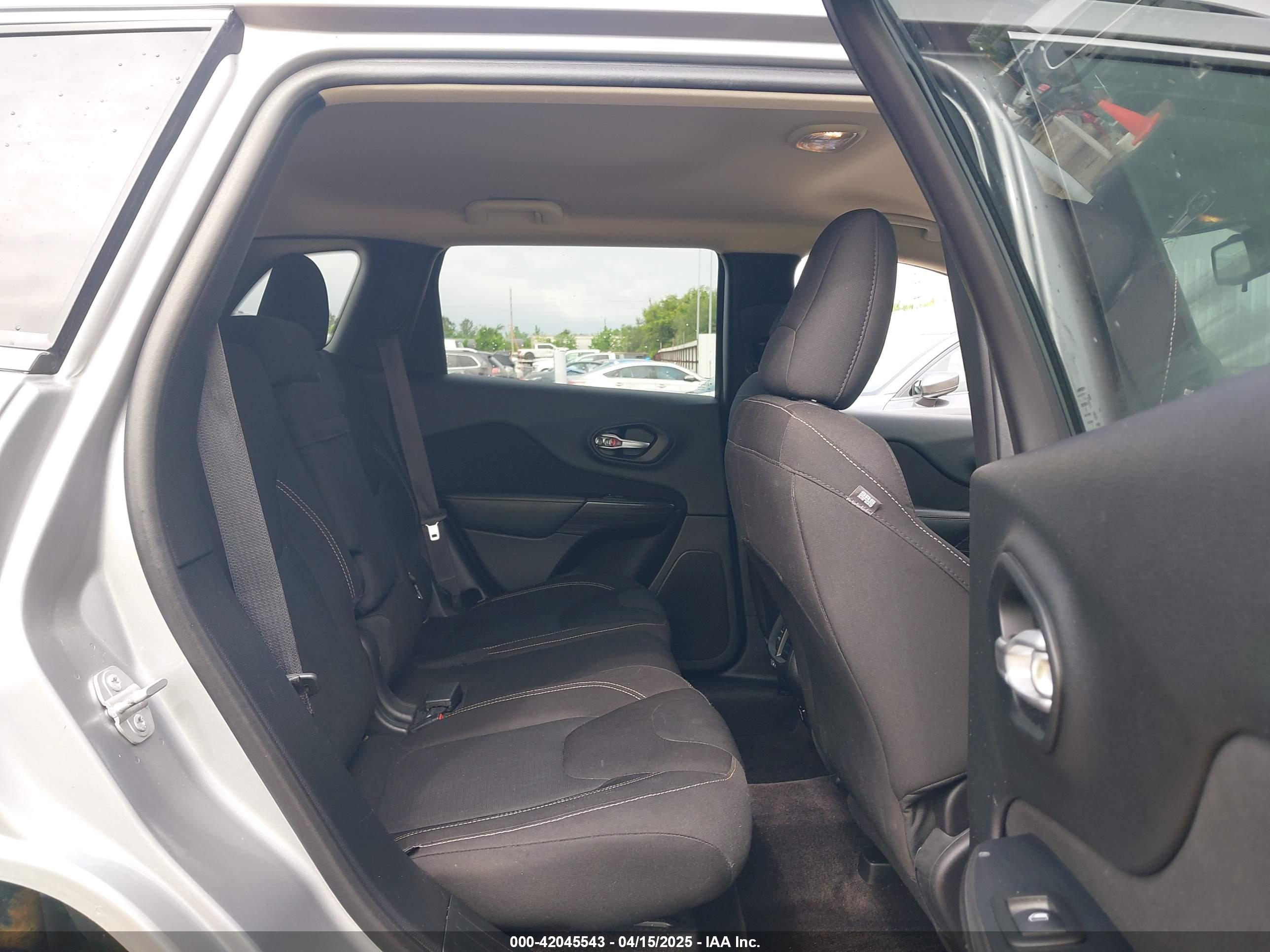 JEEP CHEROKEE image 8
