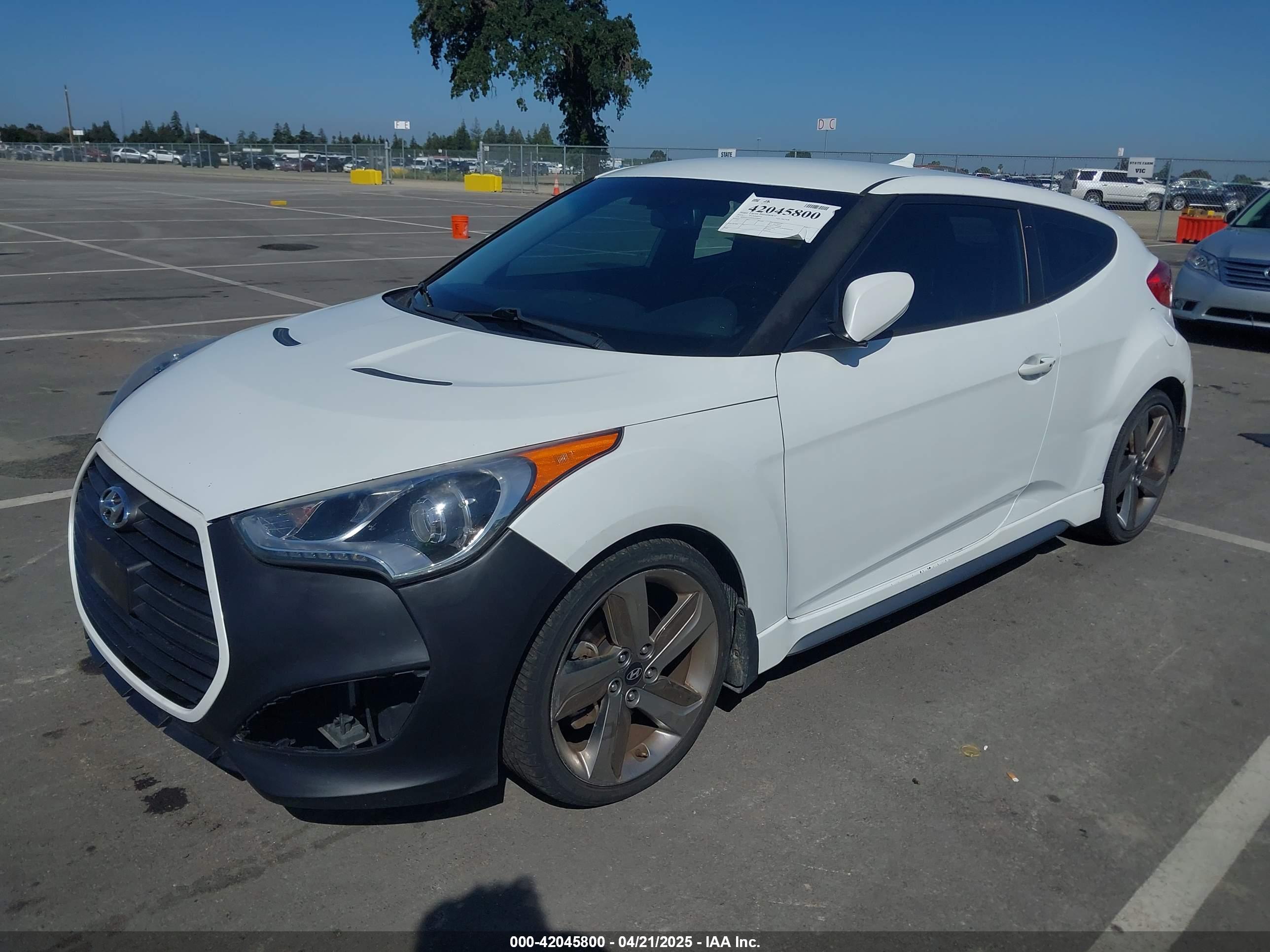 HYUNDAI VELOSTER image 2