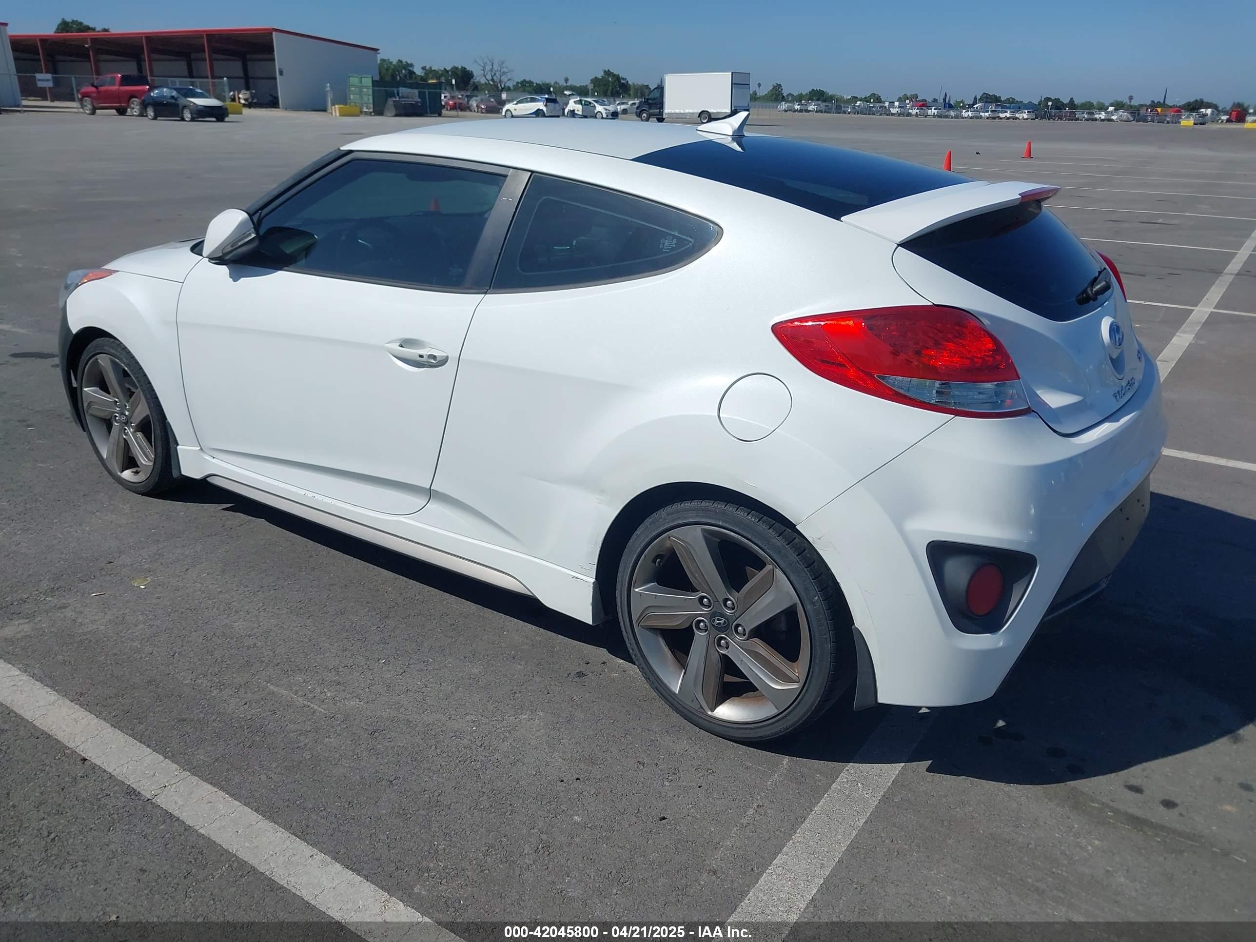 HYUNDAI VELOSTER image 3