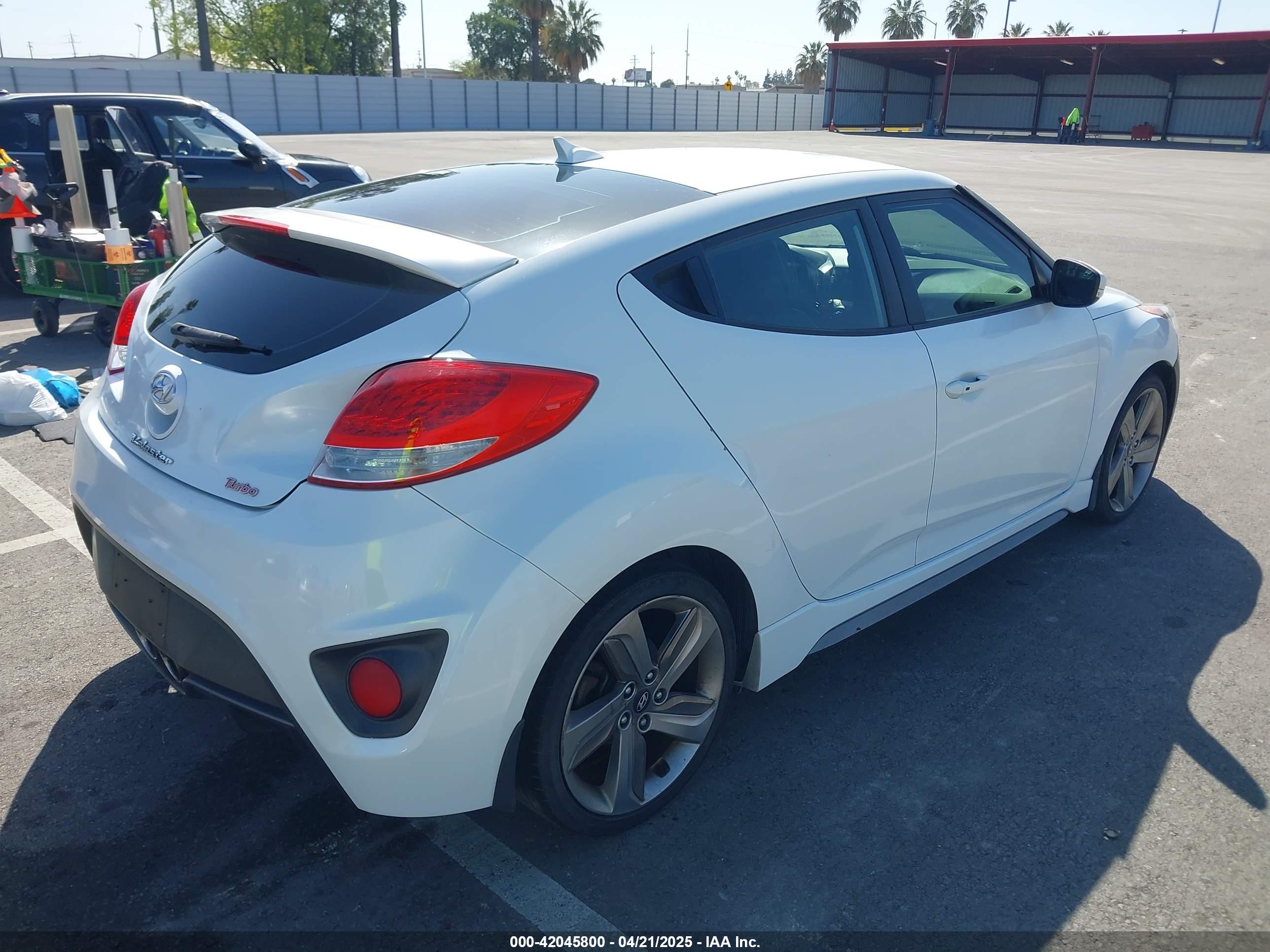 HYUNDAI VELOSTER image 4