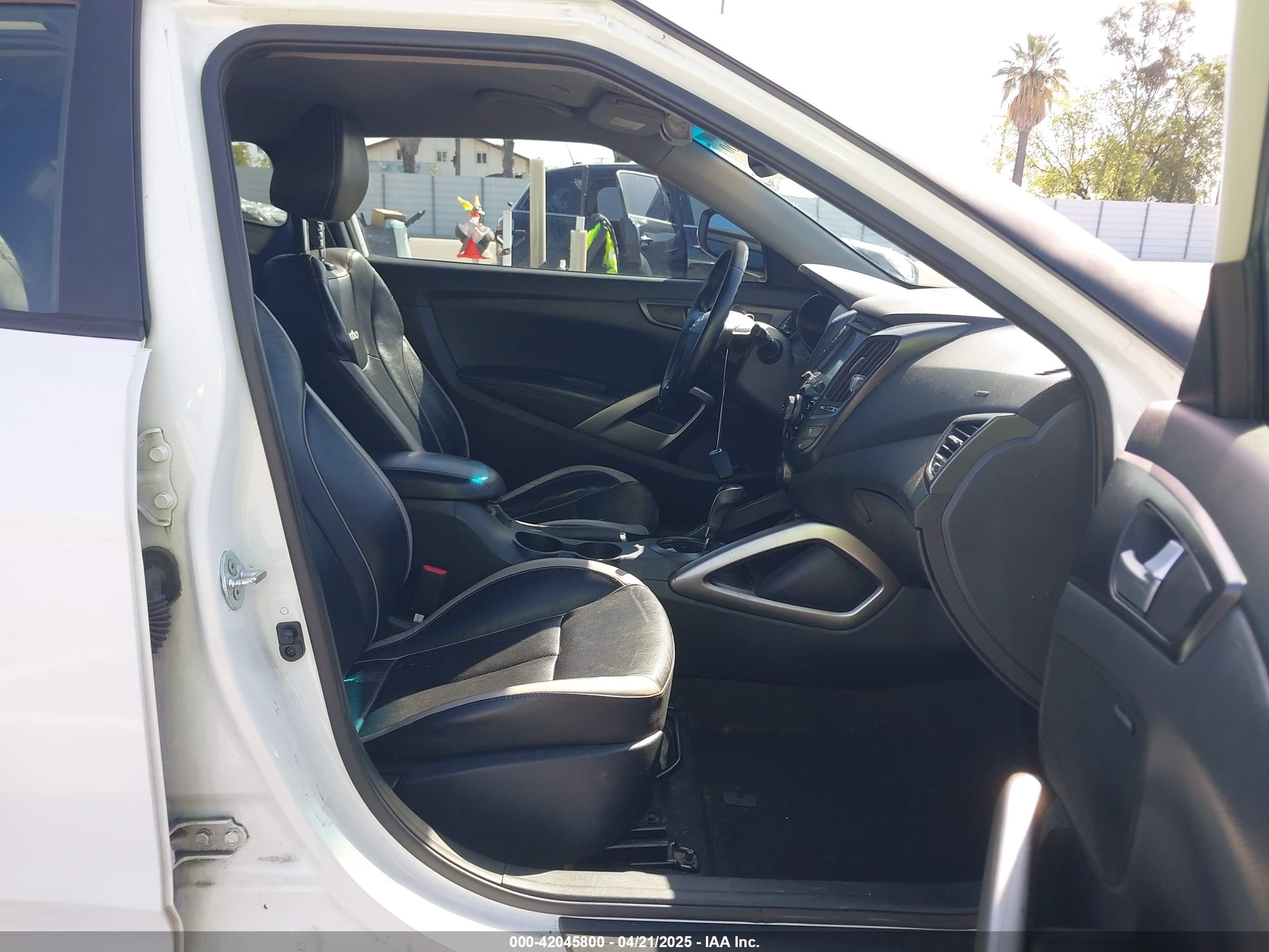 HYUNDAI VELOSTER image 5
