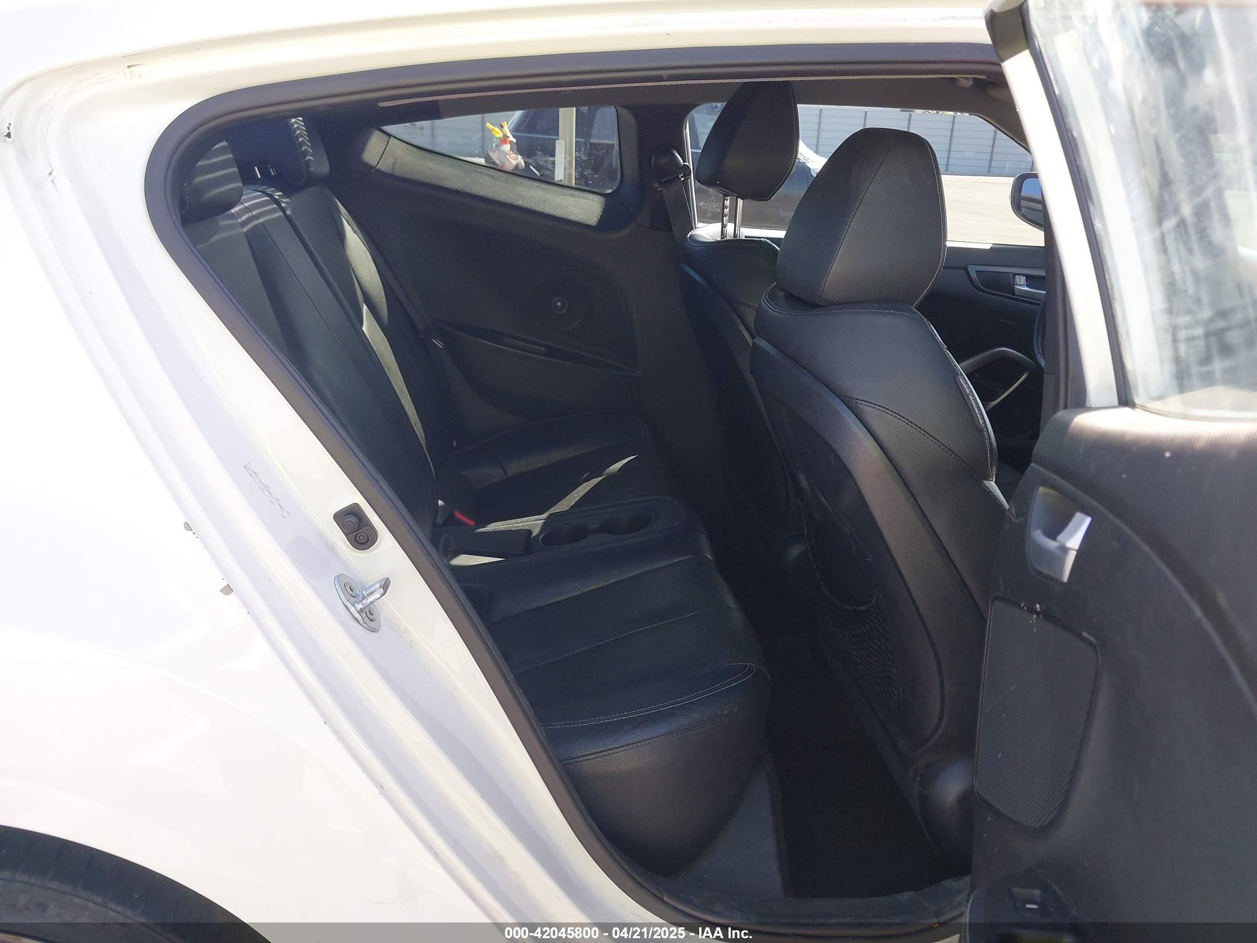 HYUNDAI VELOSTER image 8
