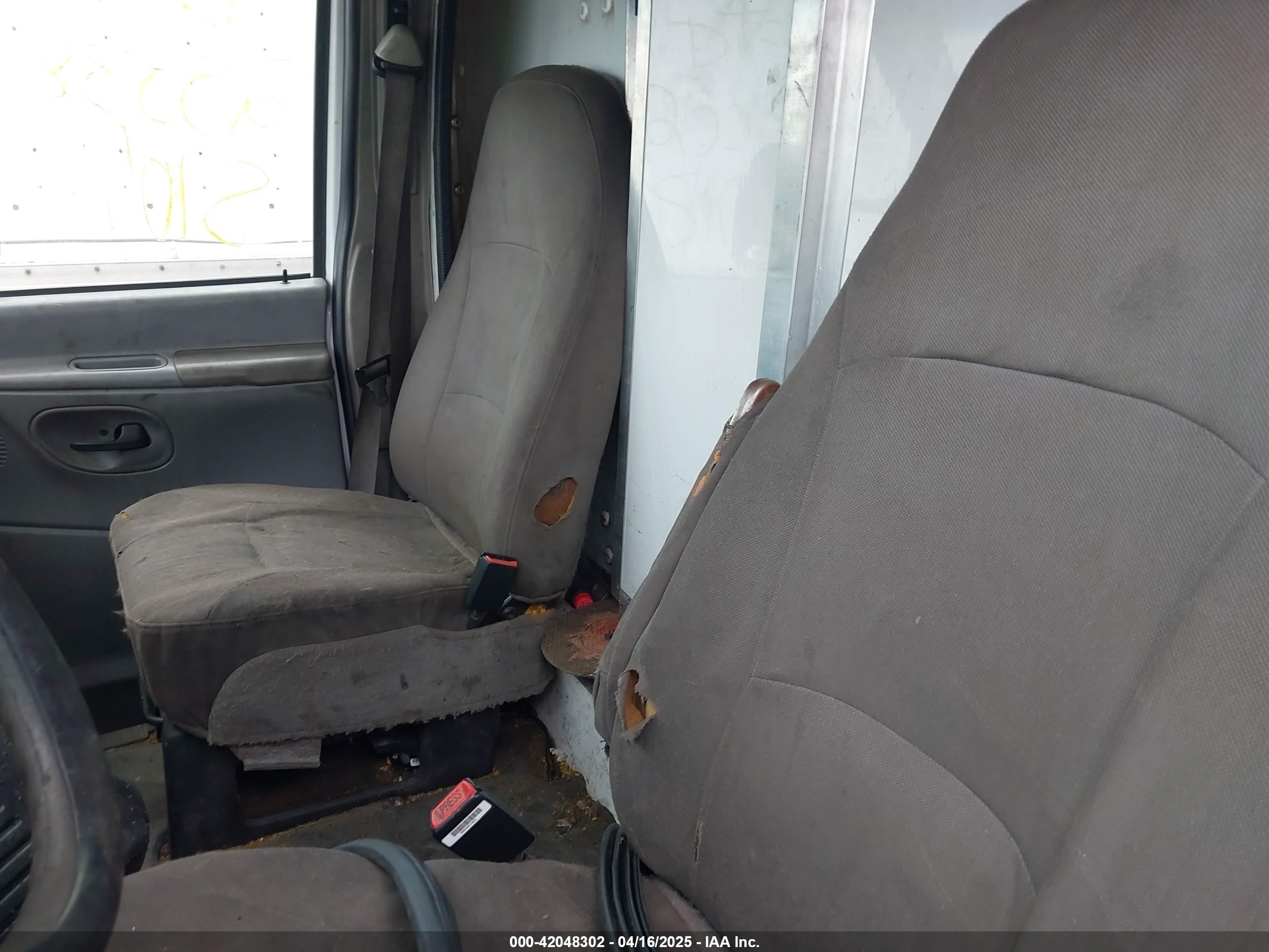 FORD E-450 image 7