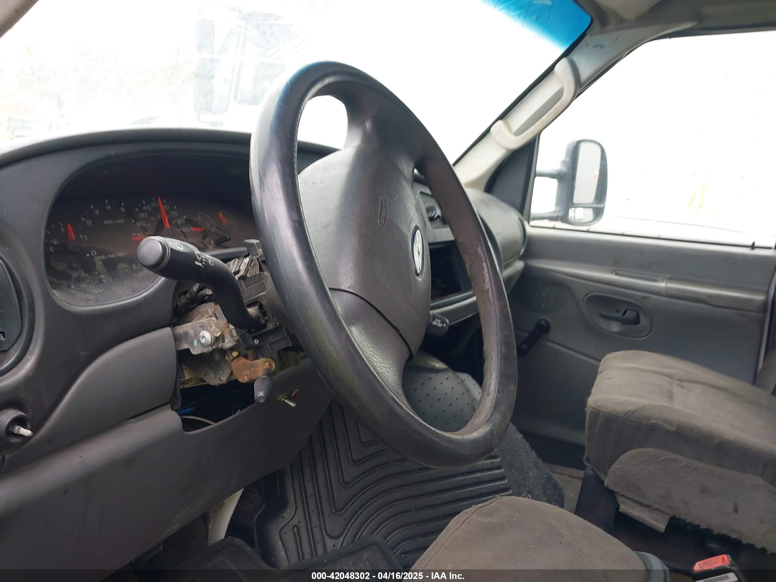 FORD E-450 image 8