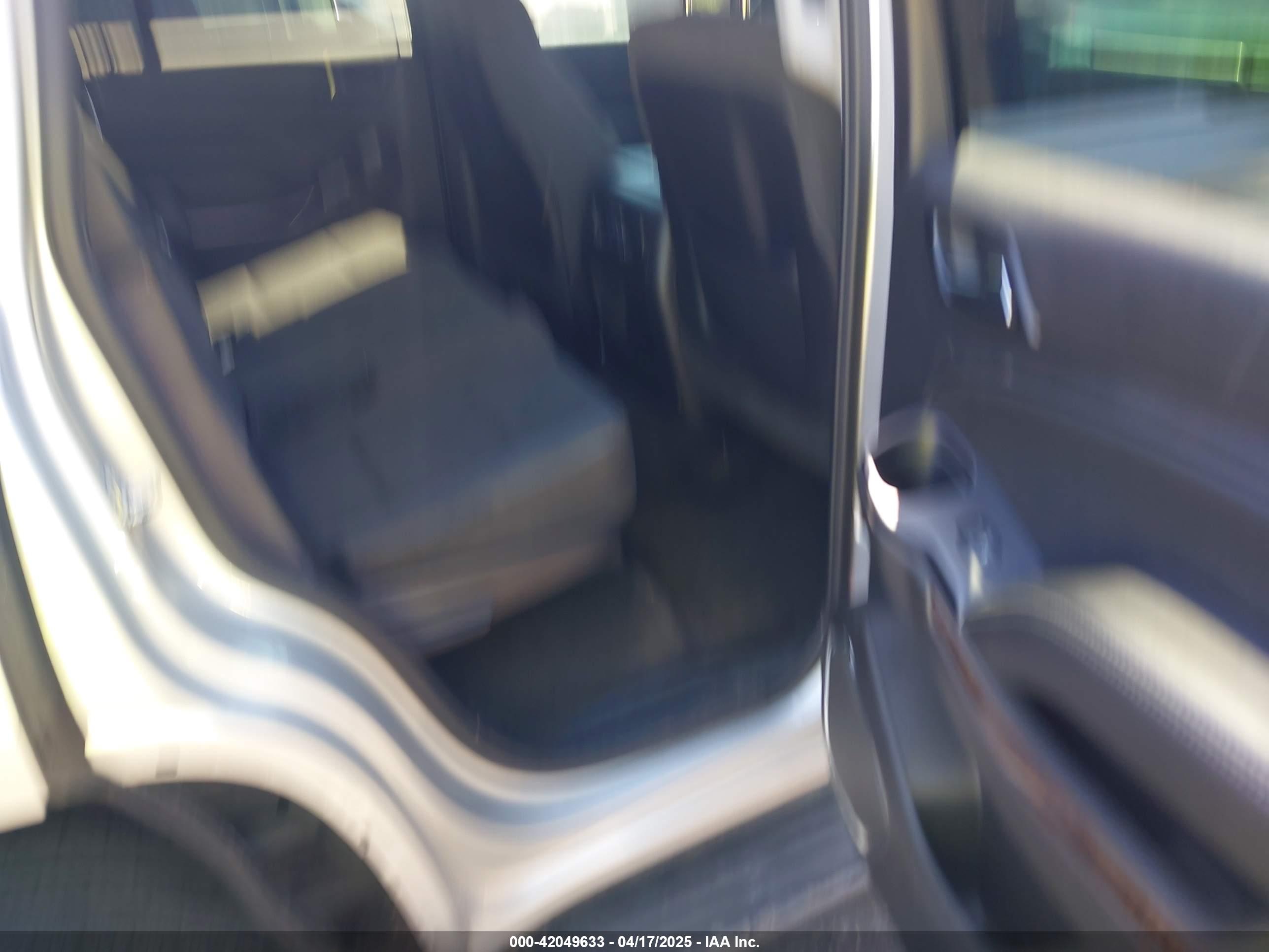 CHEVROLET TAHOE image 8