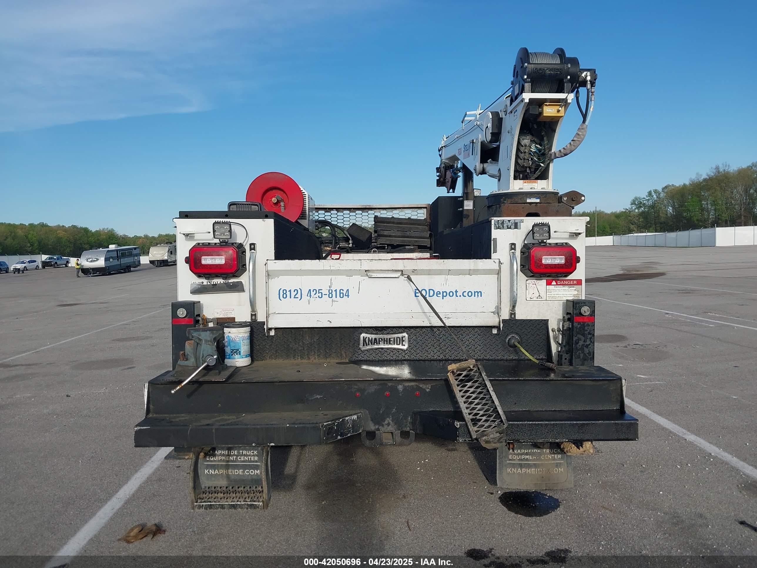 FORD F-550 image 8