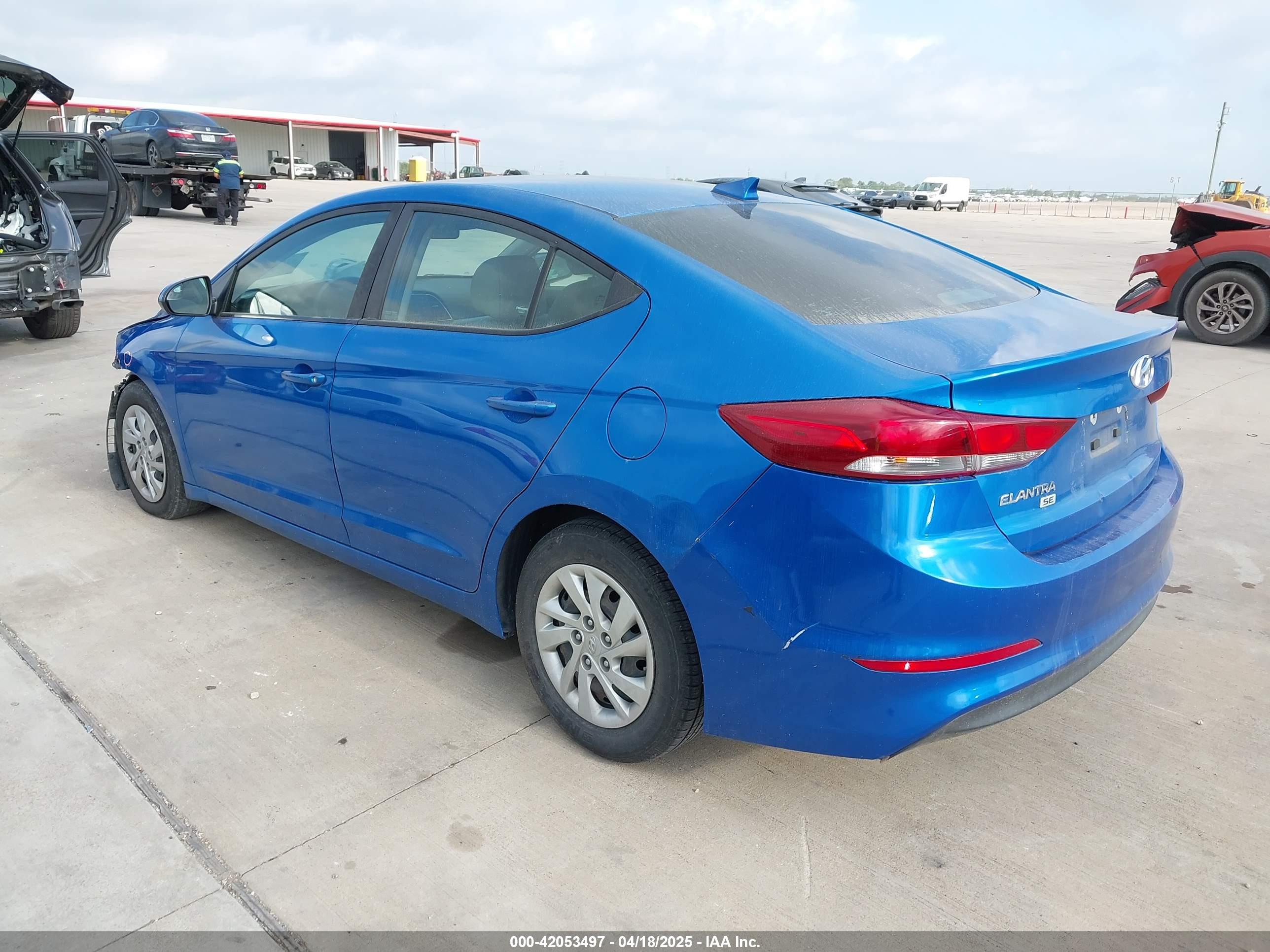 HYUNDAI ELANTRA image 3