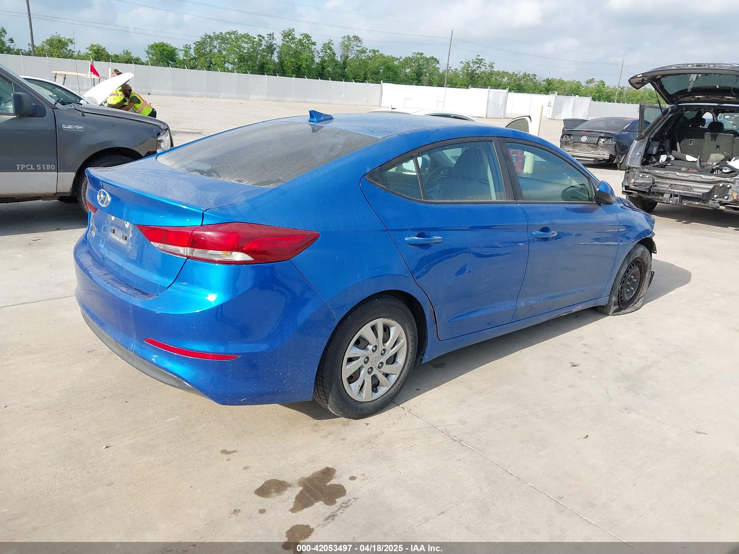 HYUNDAI ELANTRA image 4