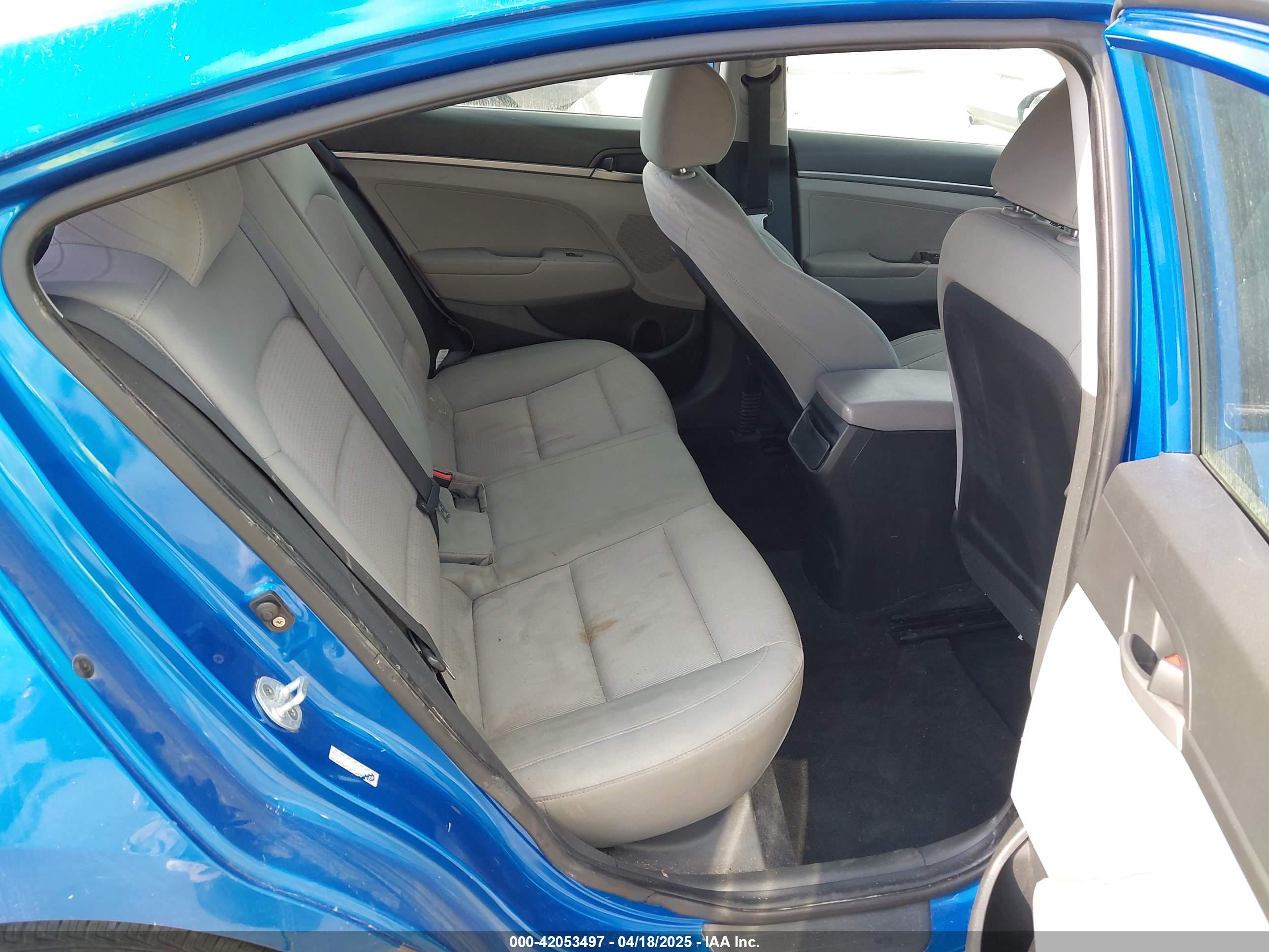 HYUNDAI ELANTRA image 8