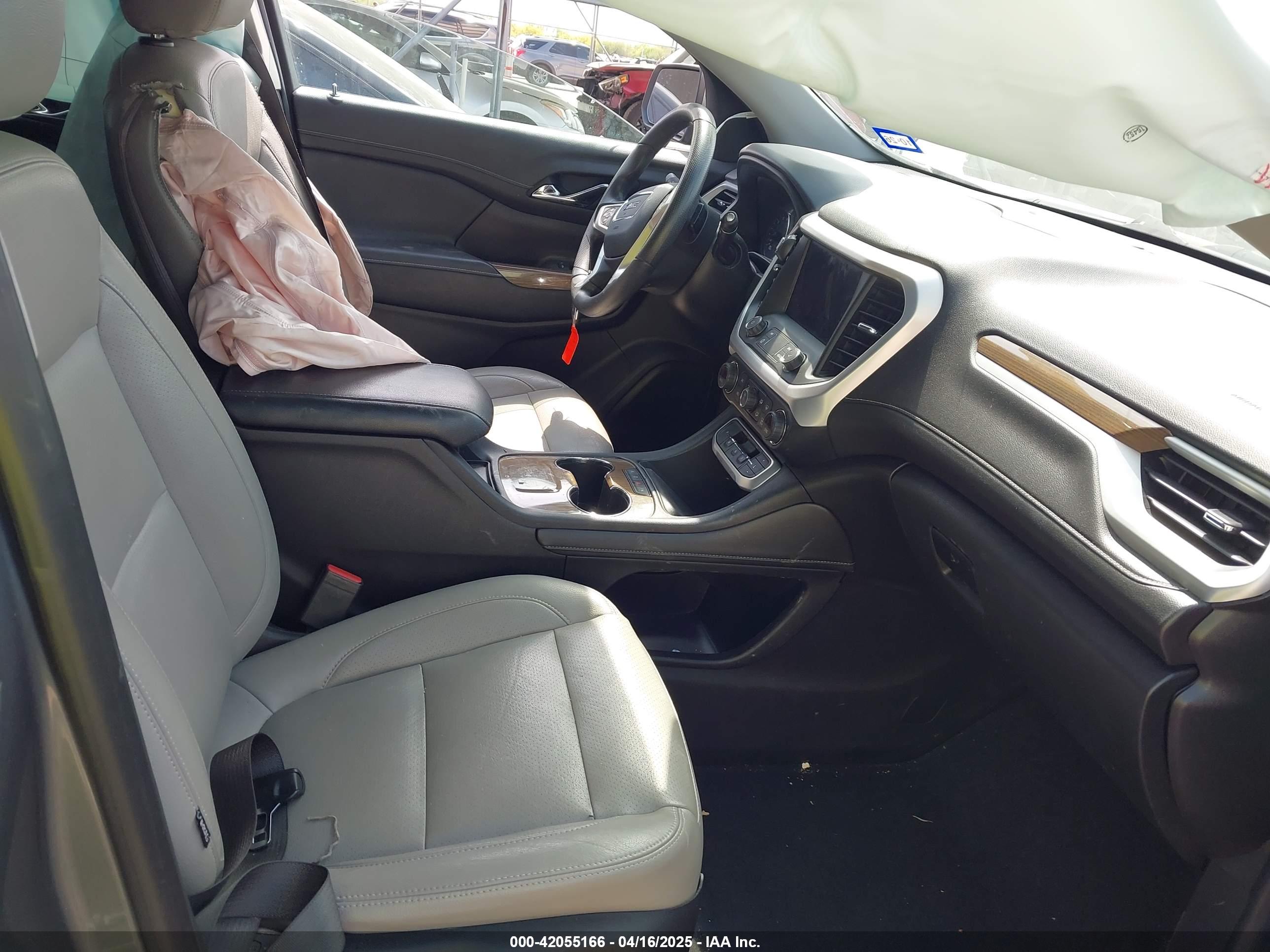 GMC ACADIA image 5
