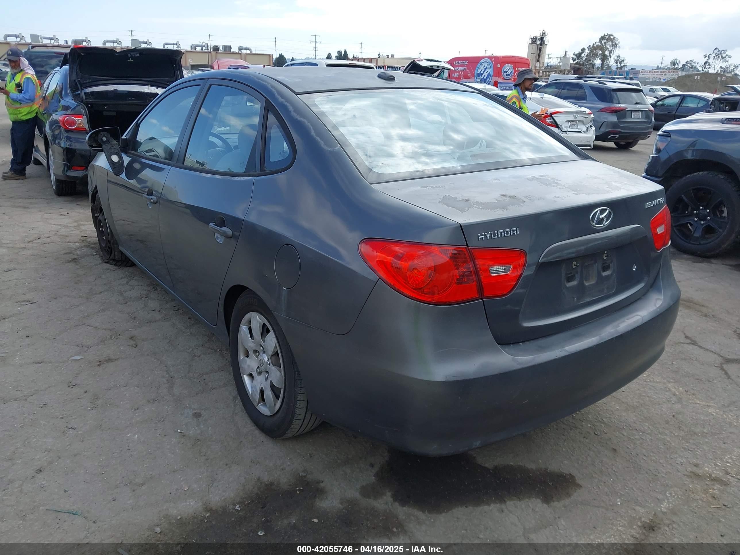 HYUNDAI ELANTRA image 3