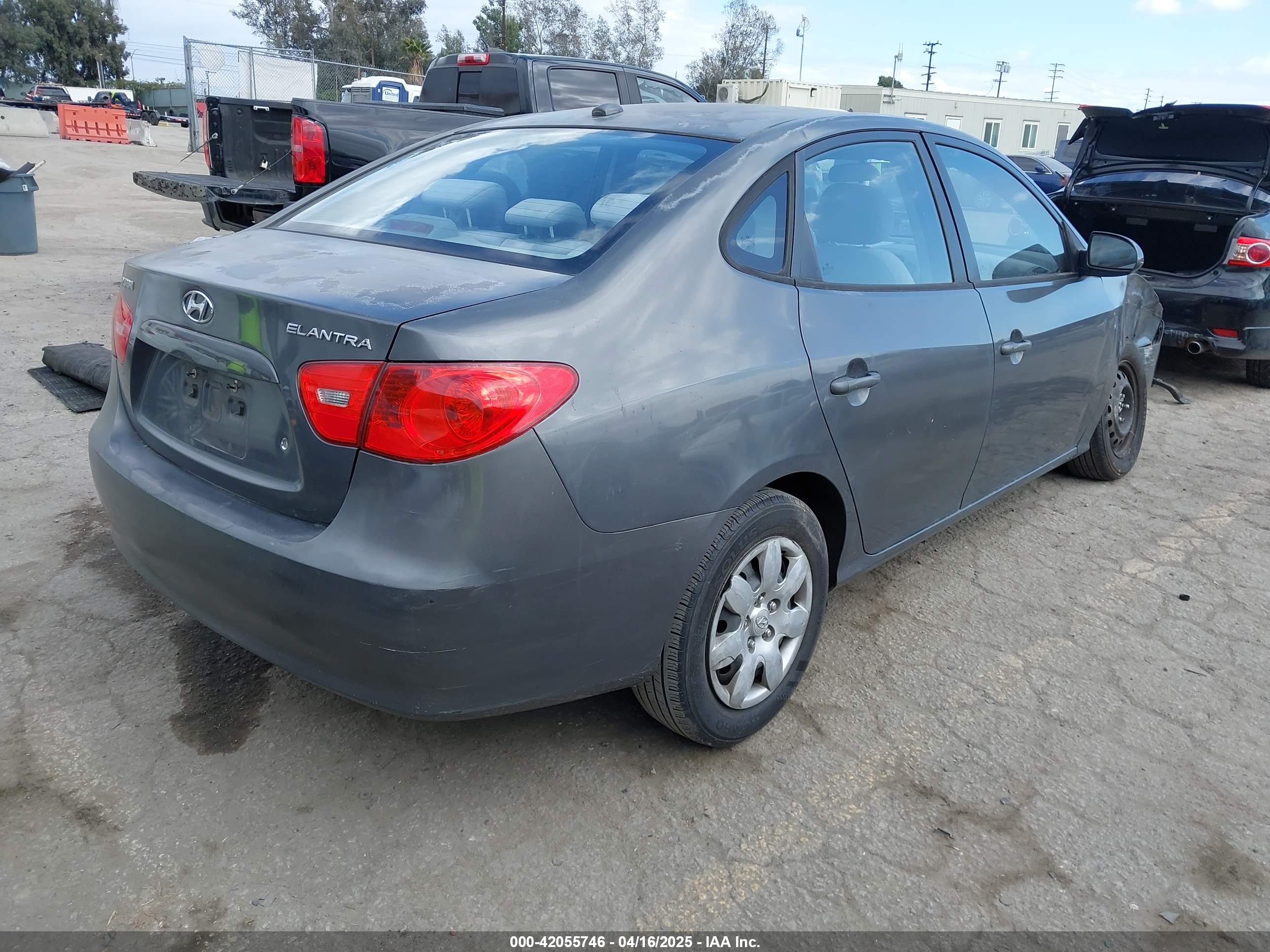 HYUNDAI ELANTRA image 4
