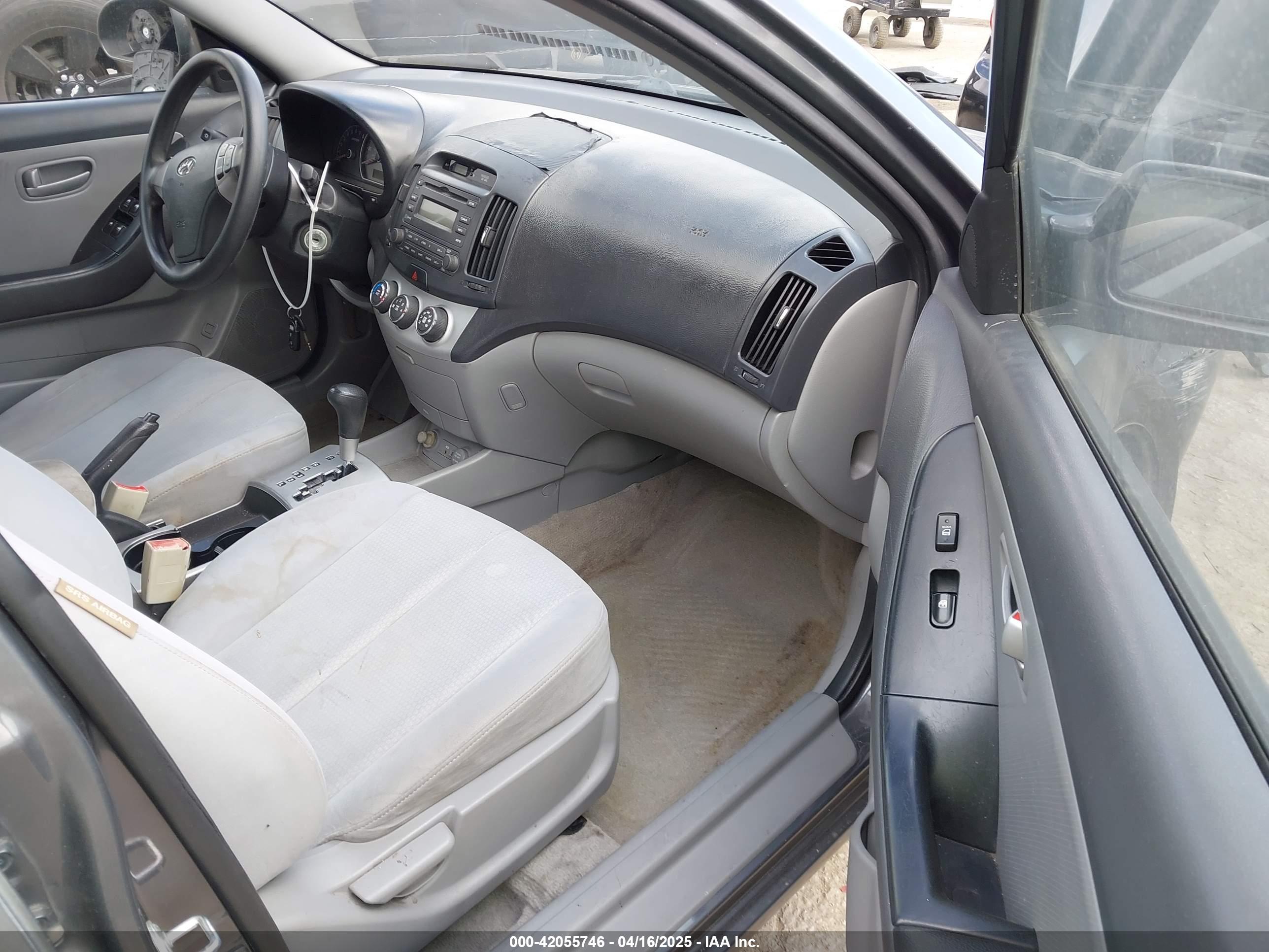 HYUNDAI ELANTRA image 5