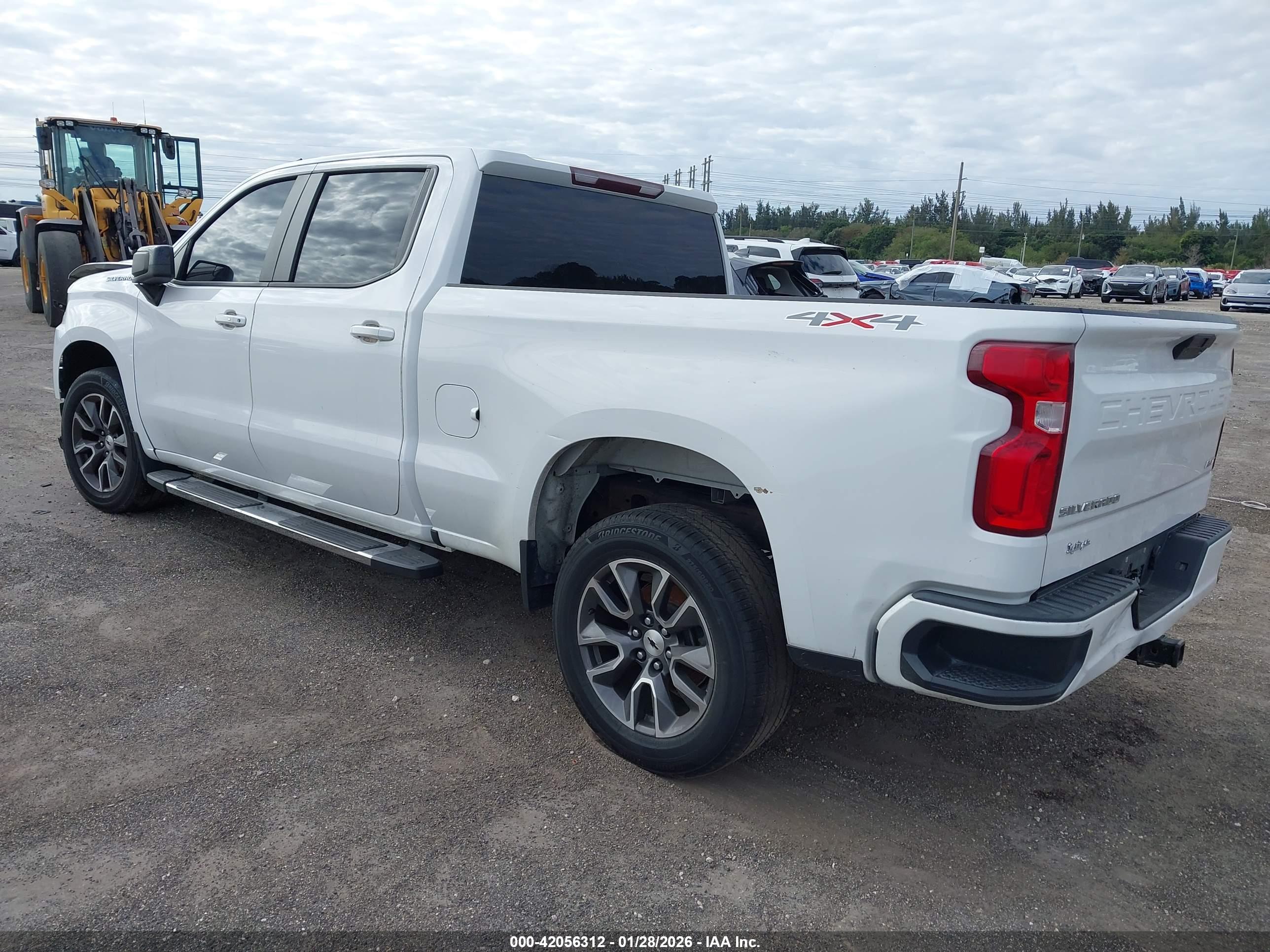CHEVROLET SILVERADO image 3