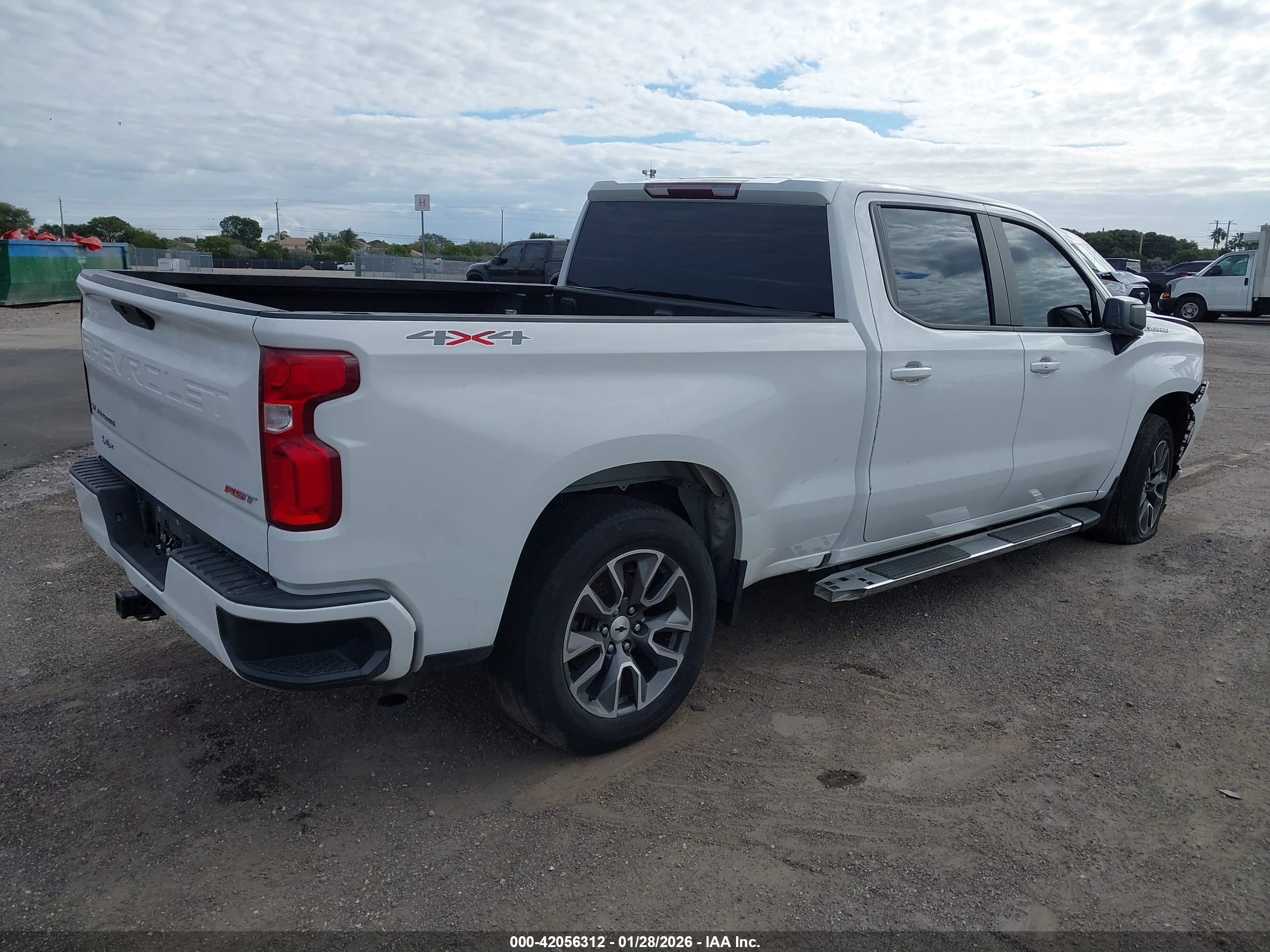 CHEVROLET SILVERADO image 4