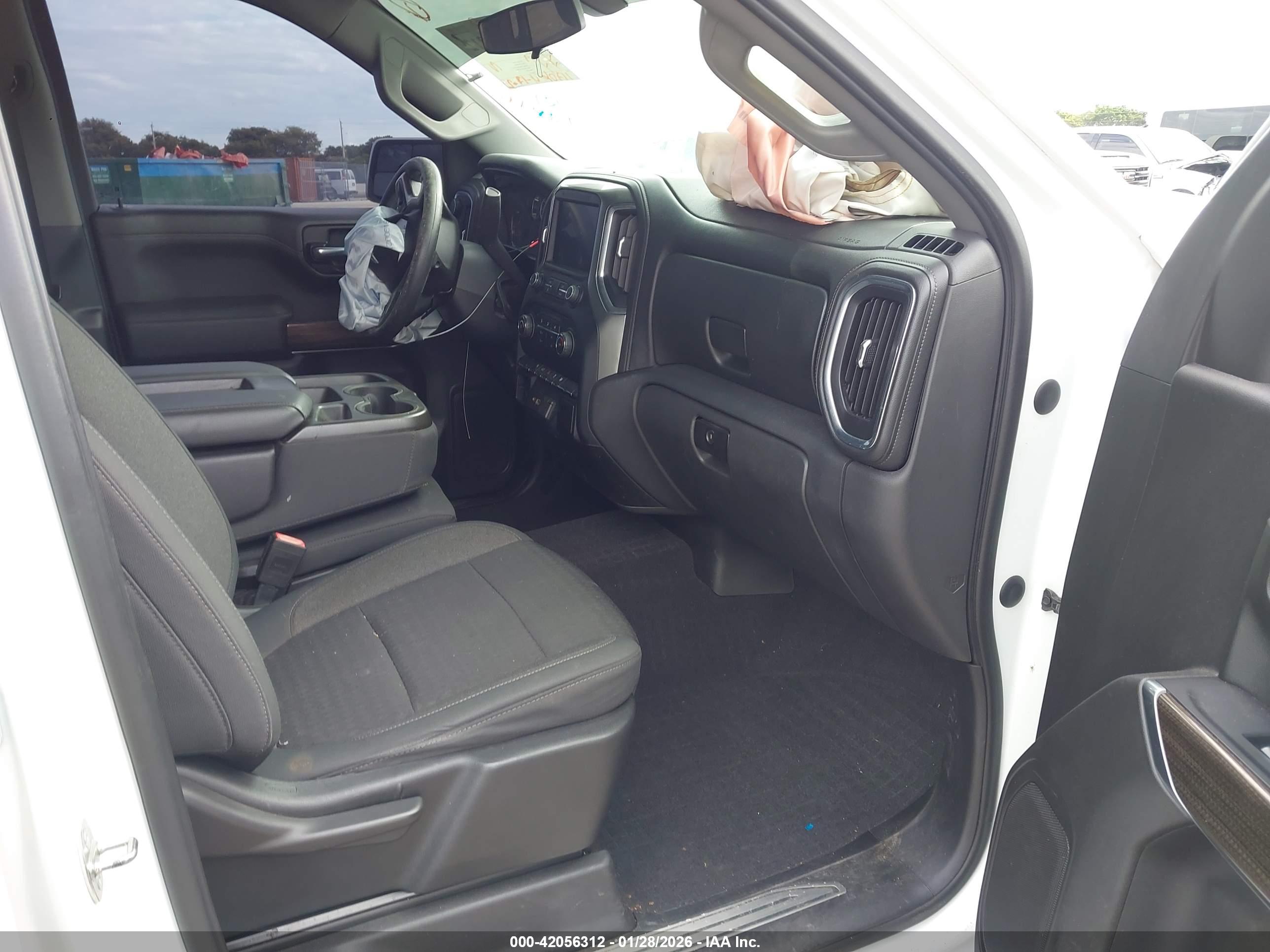 CHEVROLET SILVERADO image 5