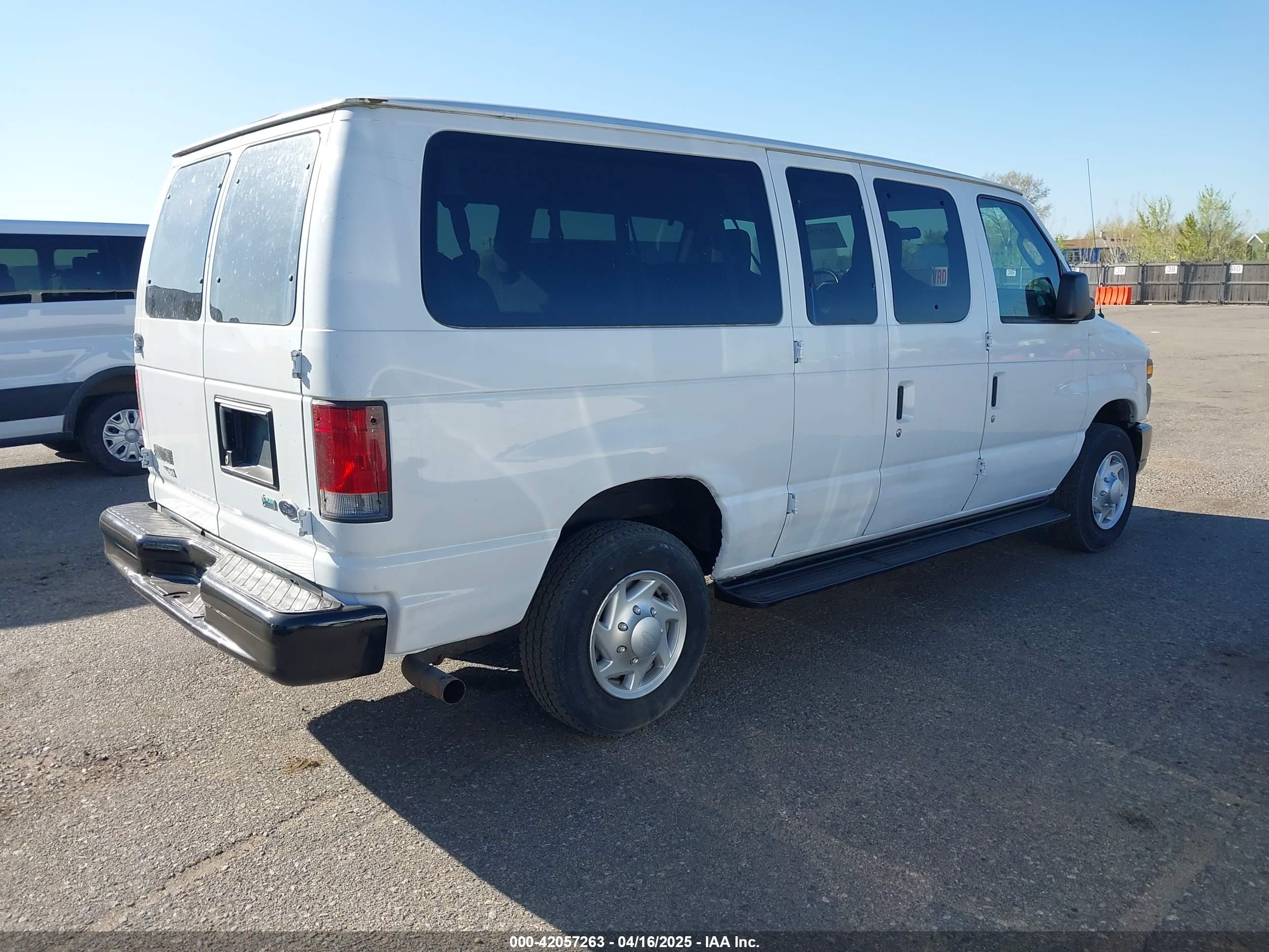 FORD E-350 image 4