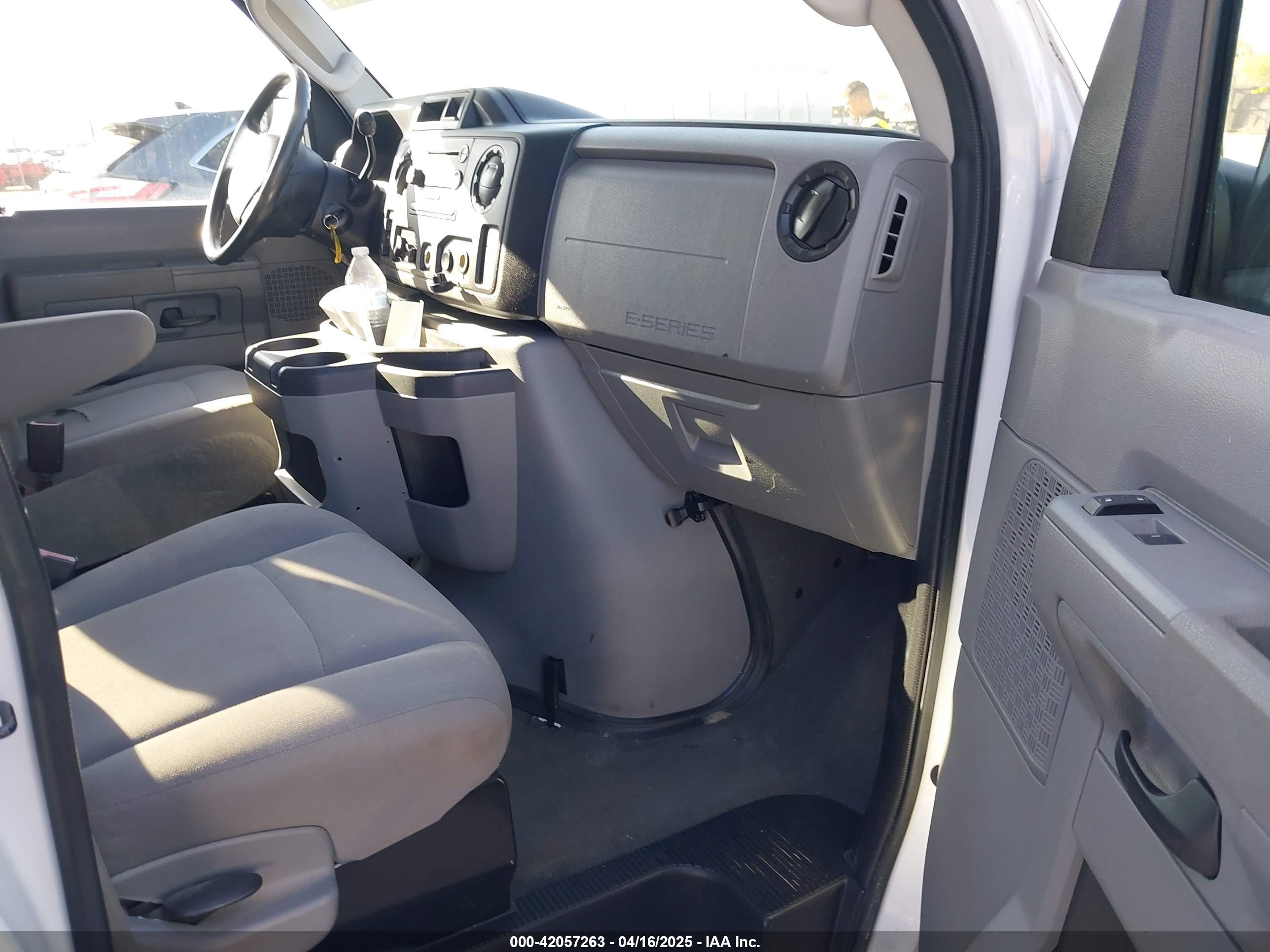 FORD E-350 image 5
