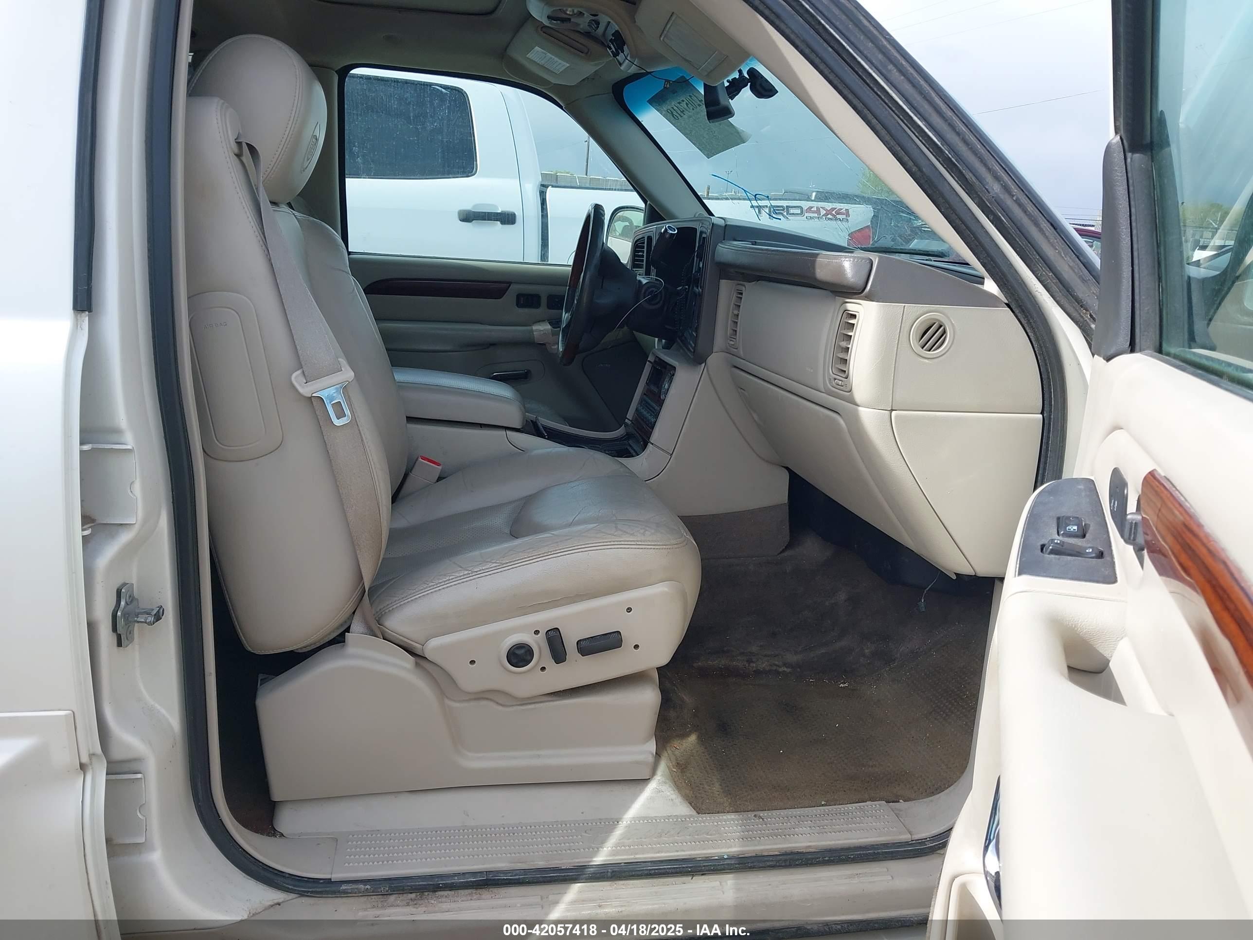 CADILLAC ESCALADE image 5
