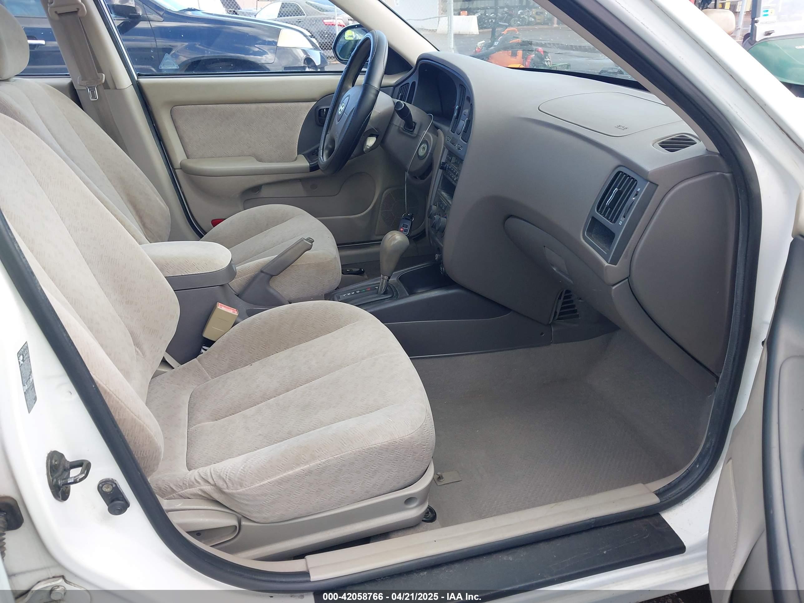HYUNDAI ELANTRA image 5