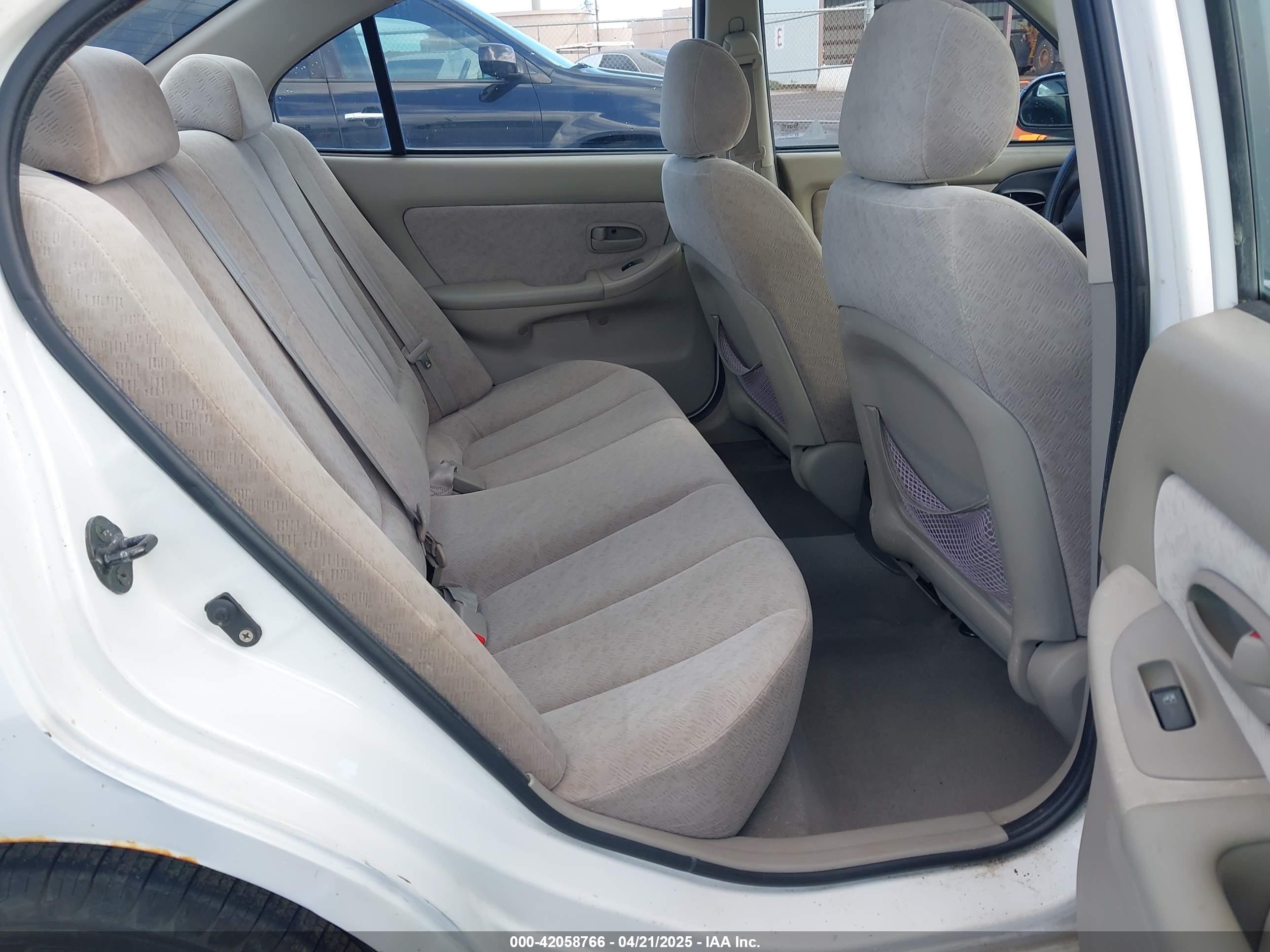 HYUNDAI ELANTRA image 8