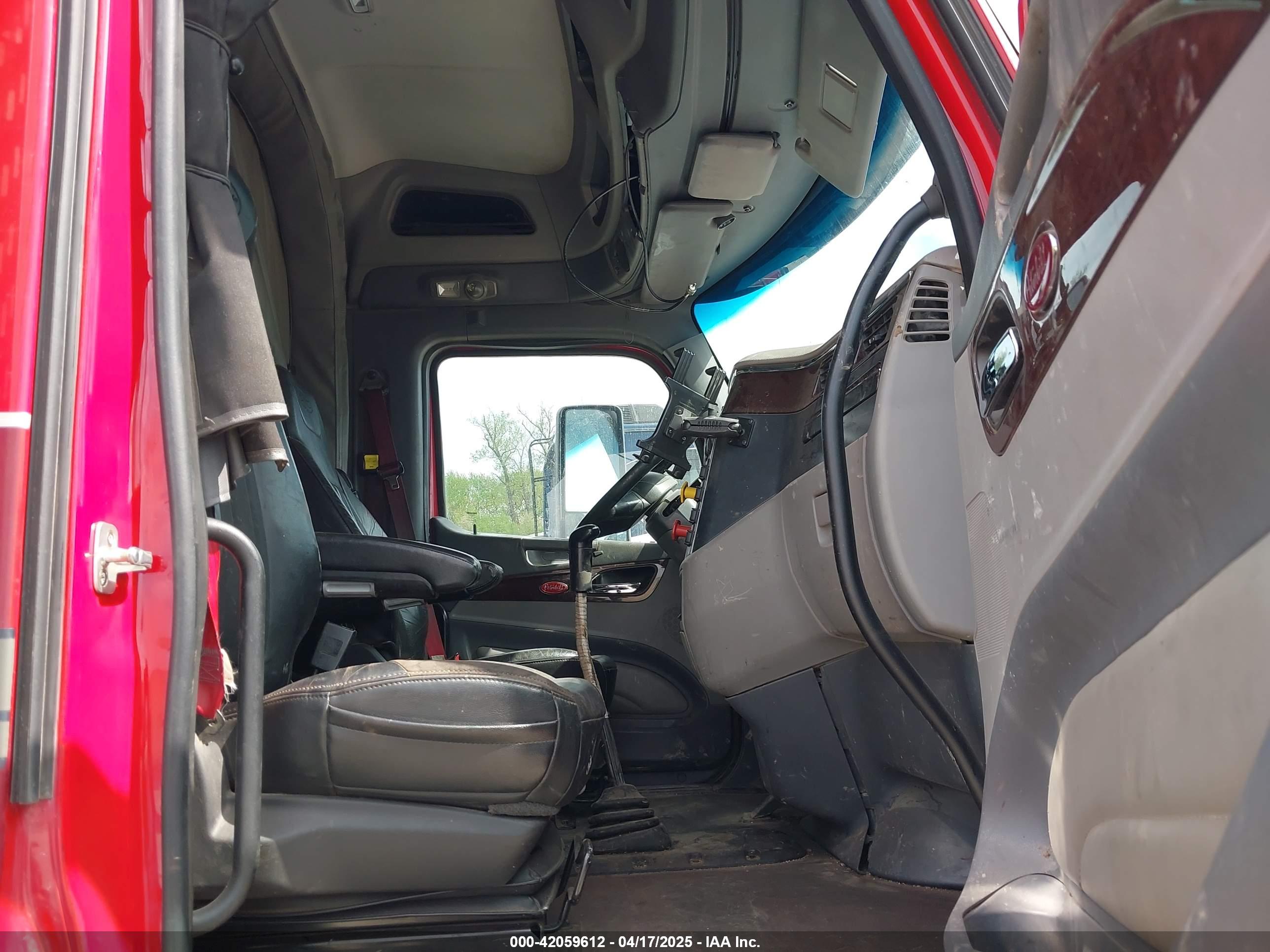 PETERBILT 579 image 8