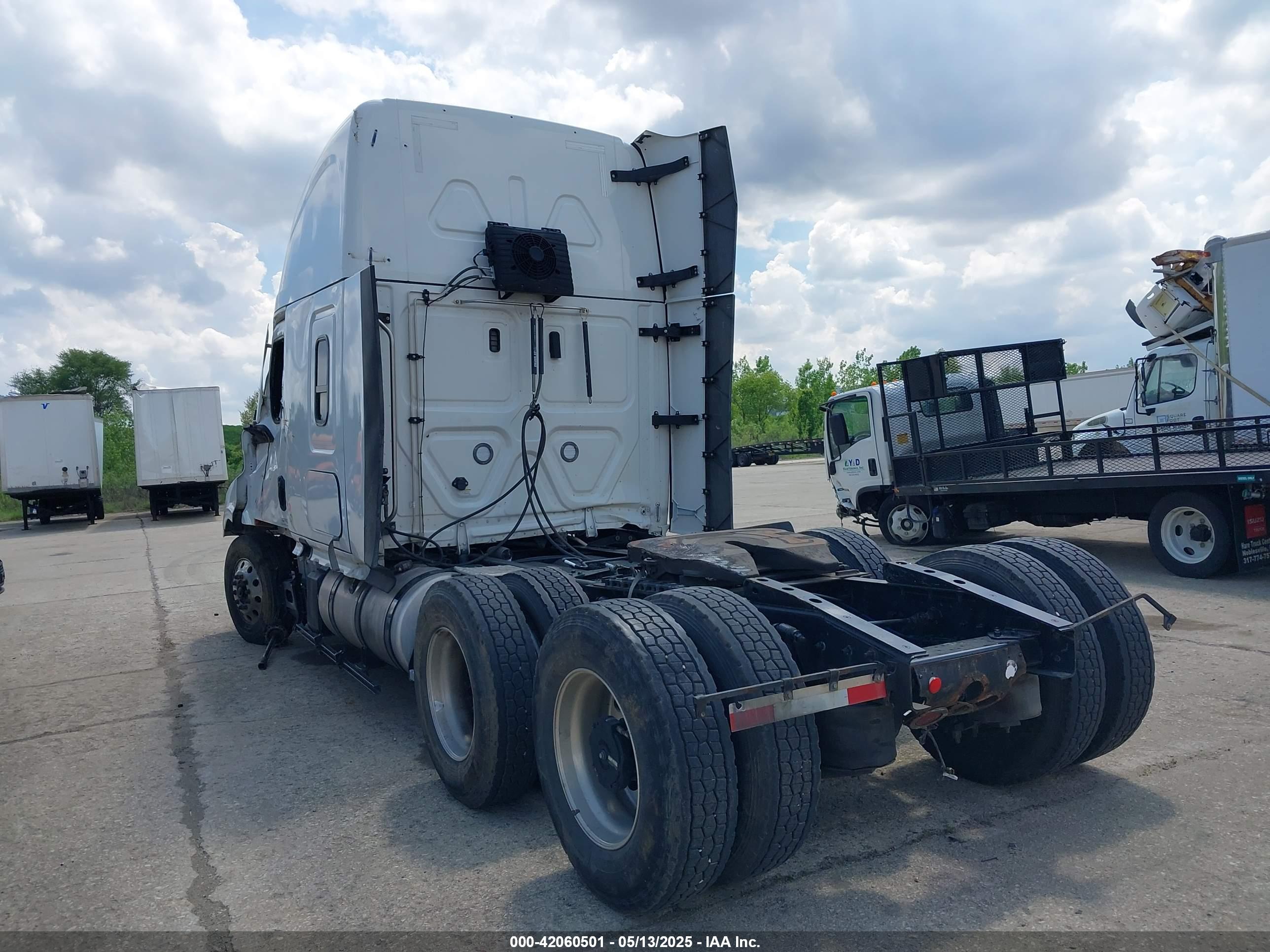 FREIGHTLINER CASCADIA image 3