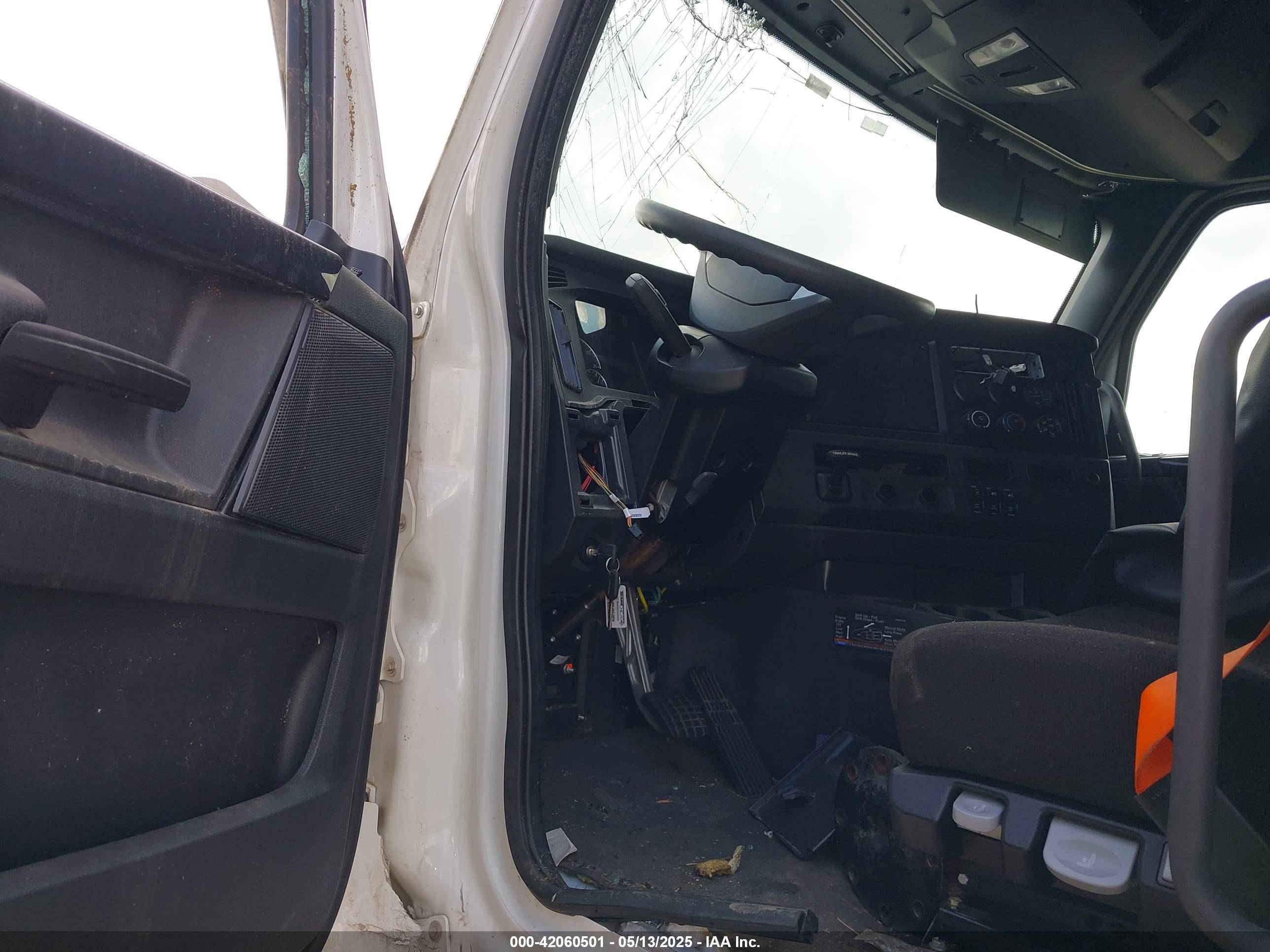 FREIGHTLINER CASCADIA image 8