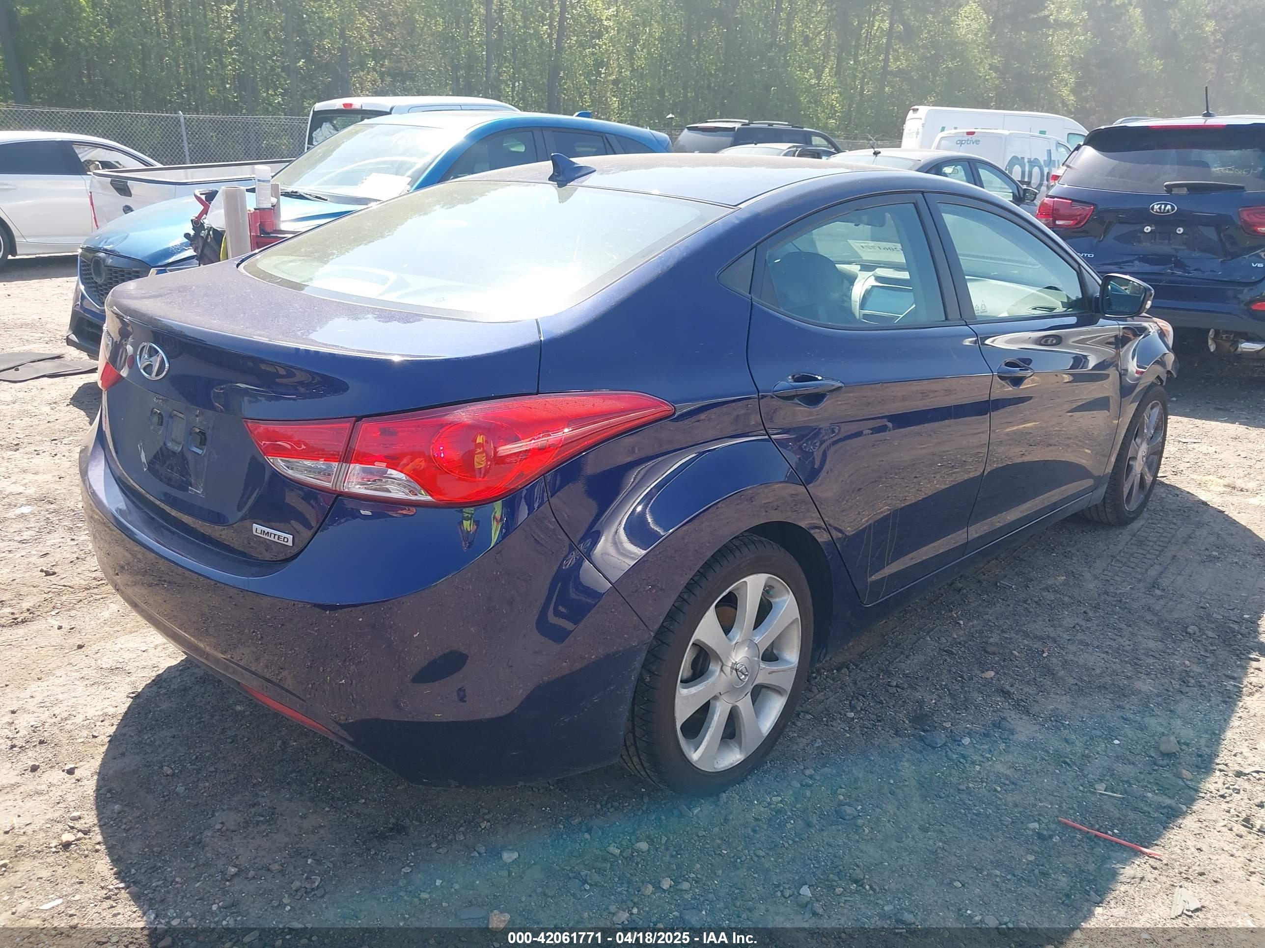 HYUNDAI ELANTRA image 4