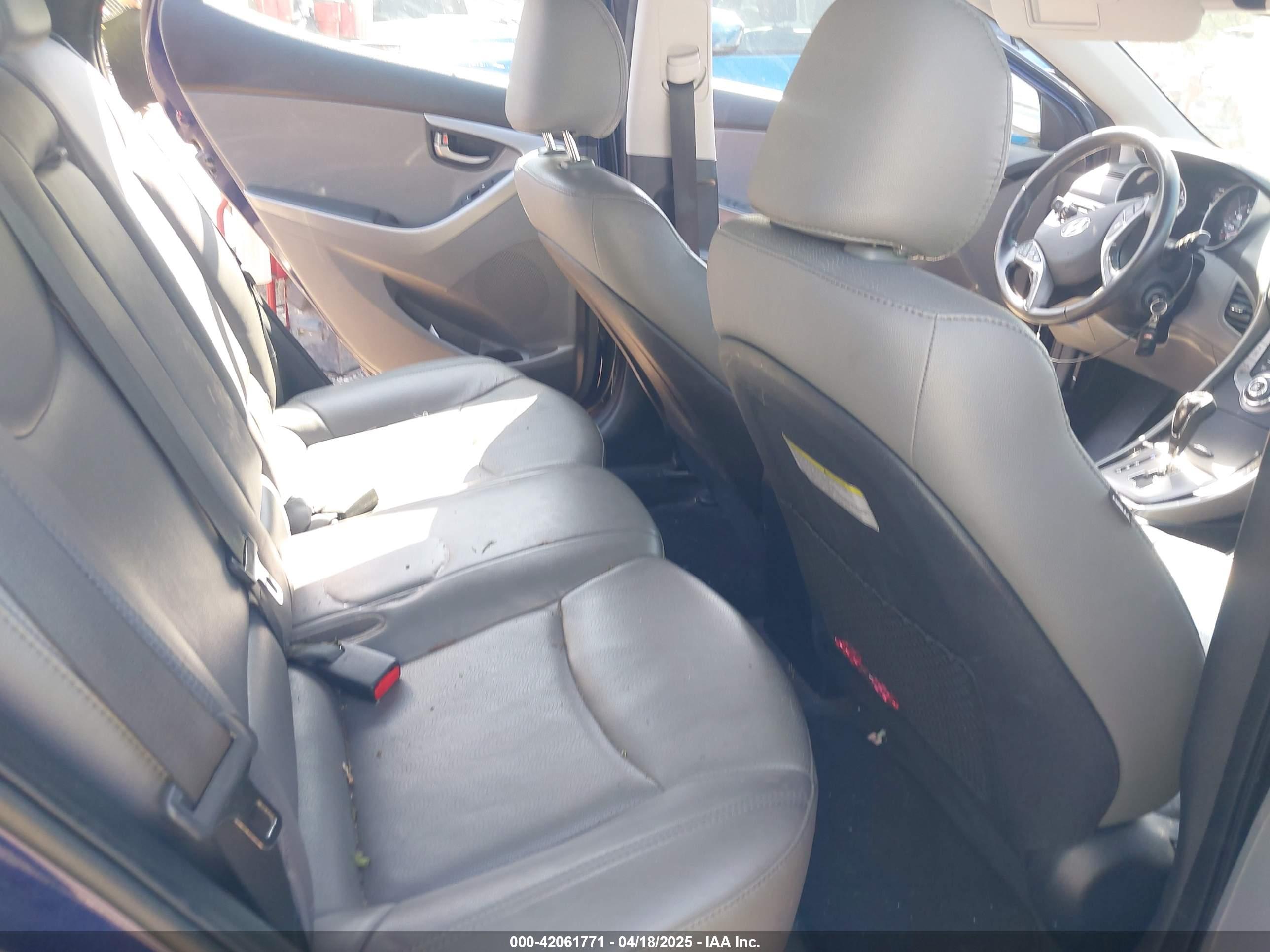 HYUNDAI ELANTRA image 8