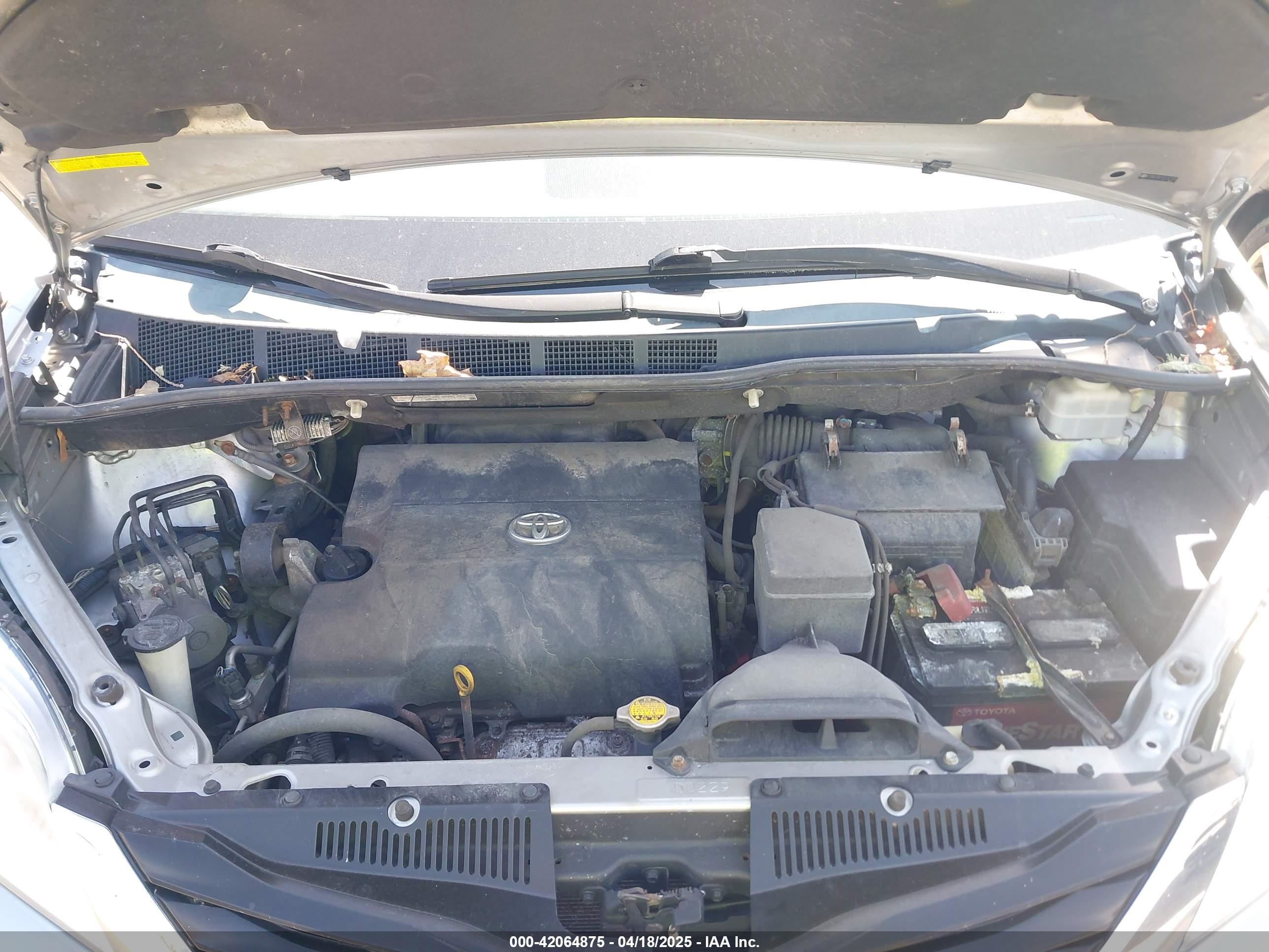 TOYOTA SIENNA image 10