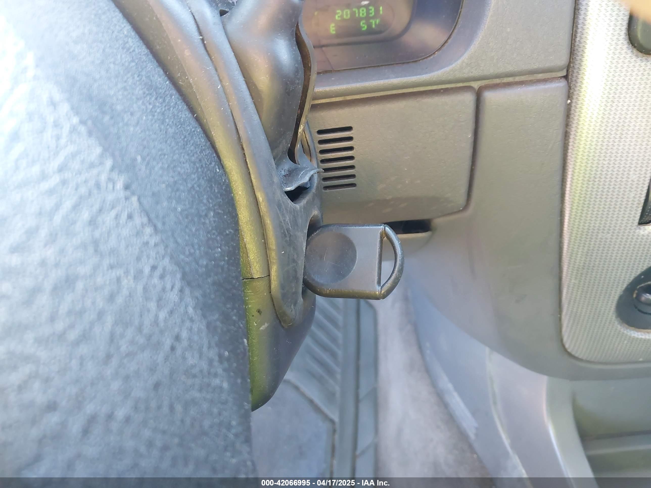 FORD EXPLORER image 11