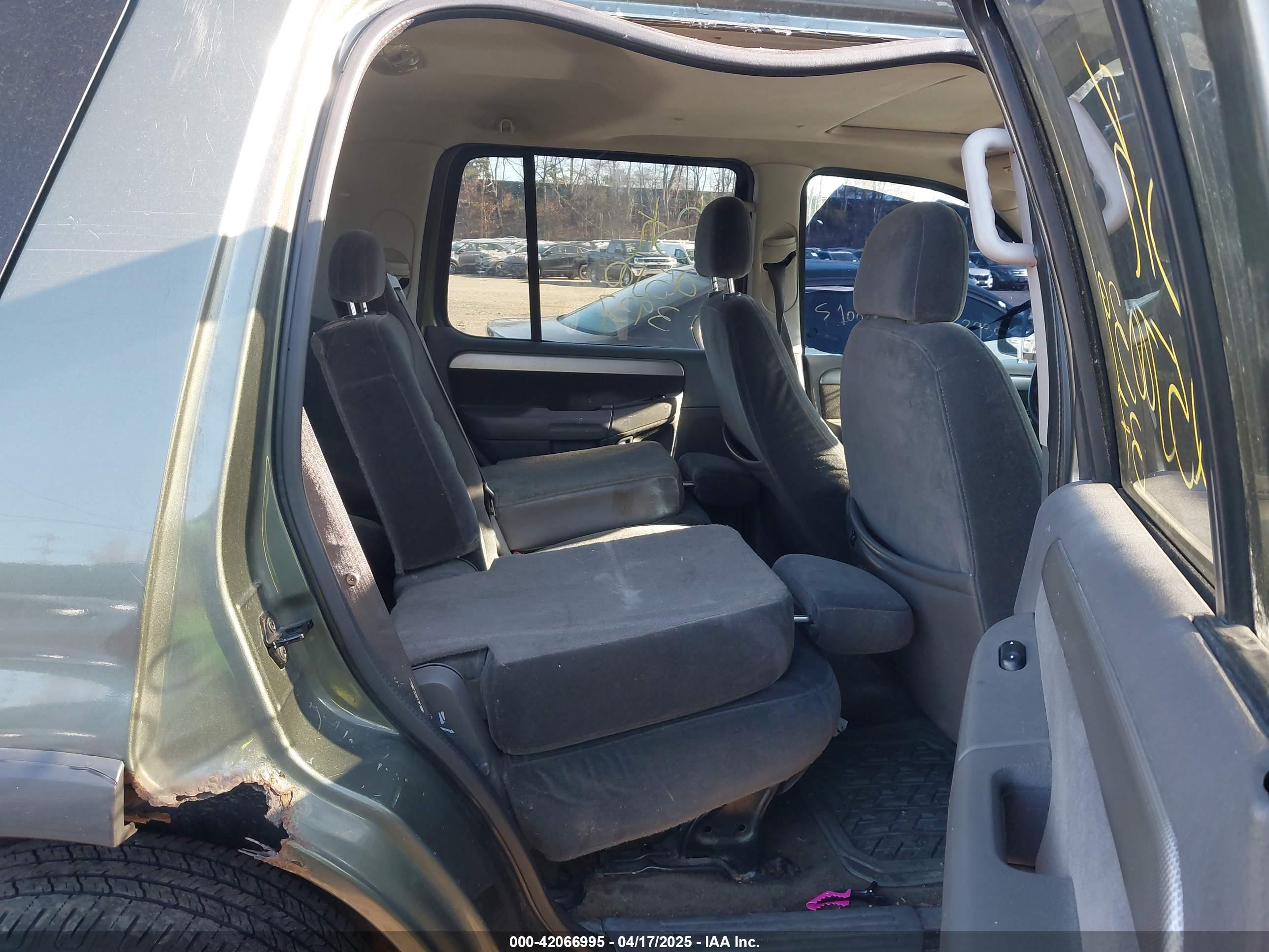 FORD EXPLORER image 8